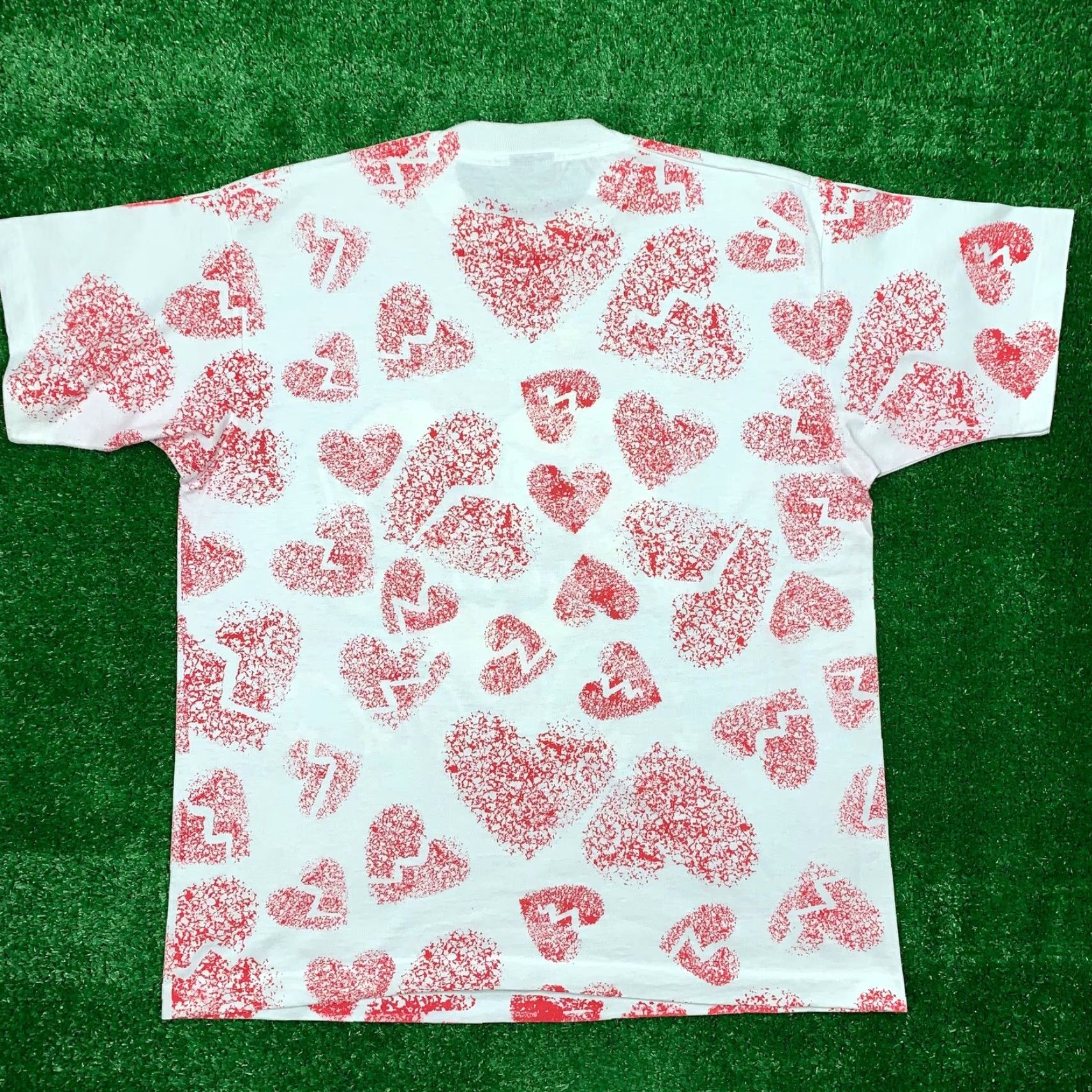 Vintage VINTAGE Screen Stars T-Shirt Mens XL White Heart Graphic Print Country 90s Billy Ray Cyrus Achy Breaky Shaped Box Nirvana 70s 80s Size US XL / EU 56 / 4 - 7 Thumbnail