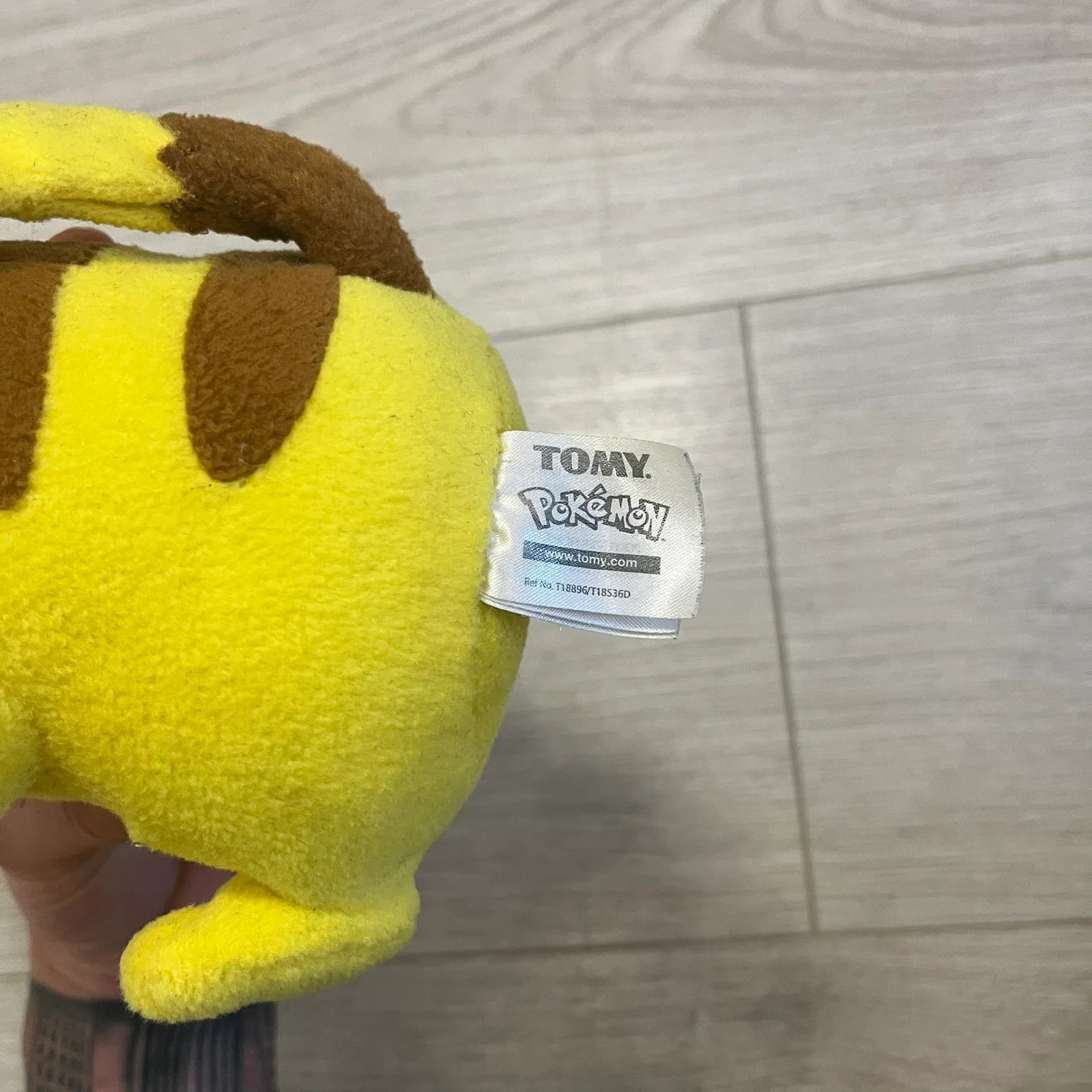 Pokemon Pikachu Pokemon Tomy Plushie Size ONE SIZE - 4 Thumbnail