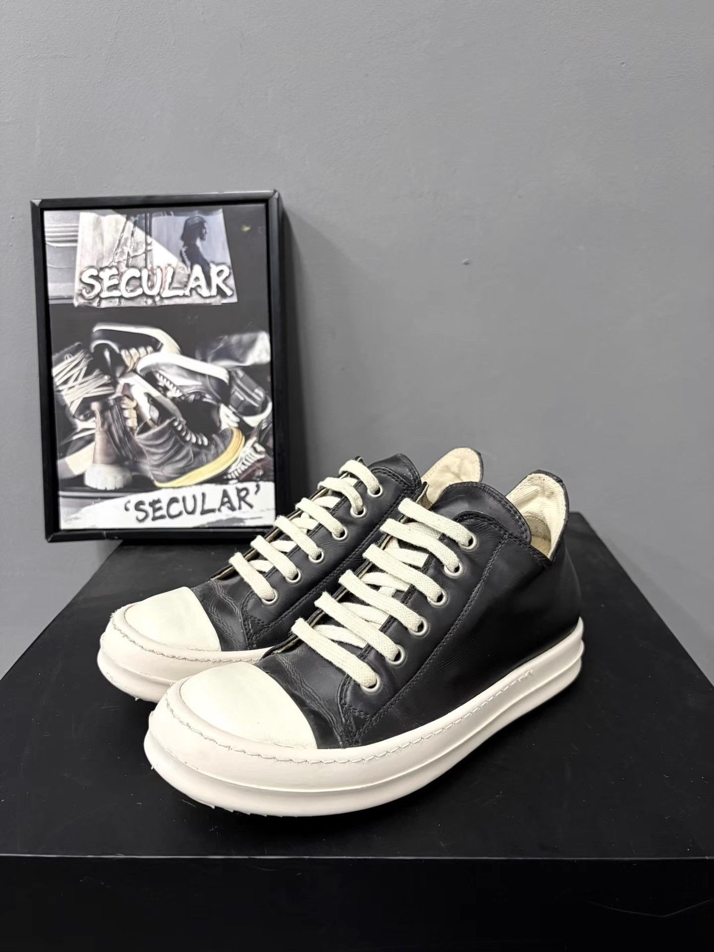 Rick Owens Rick Owens Drkshdw Black and White Low-Top Sneakers K34 Size US 6 / IT 36 - 1 Thumbnail