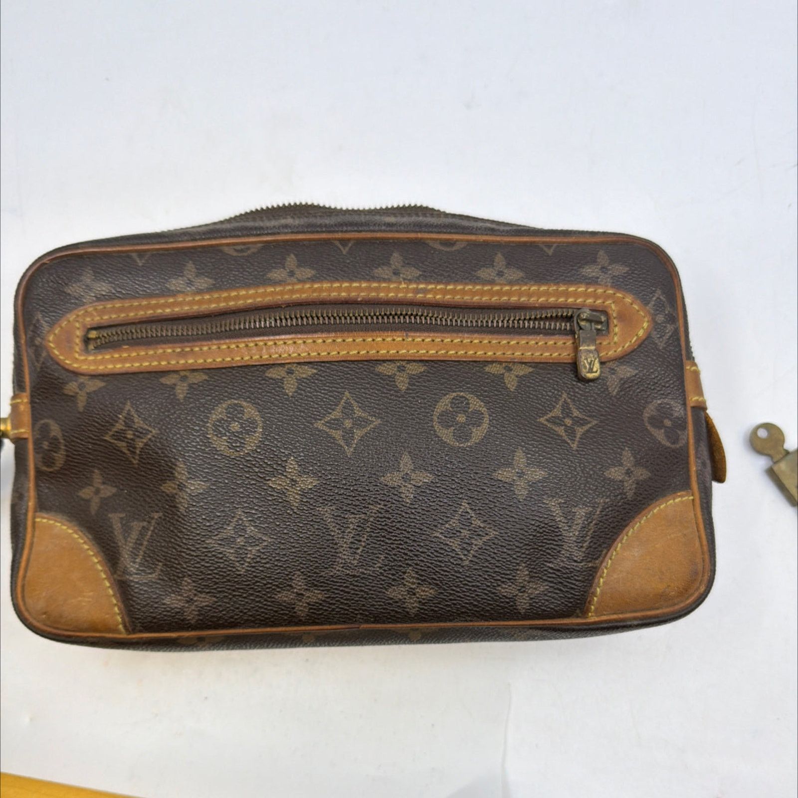 Louis Vuitton Louis Vuitton Trousse Toilette 28 Monogram Clutch Size ONE SIZE - 4 Thumbnail