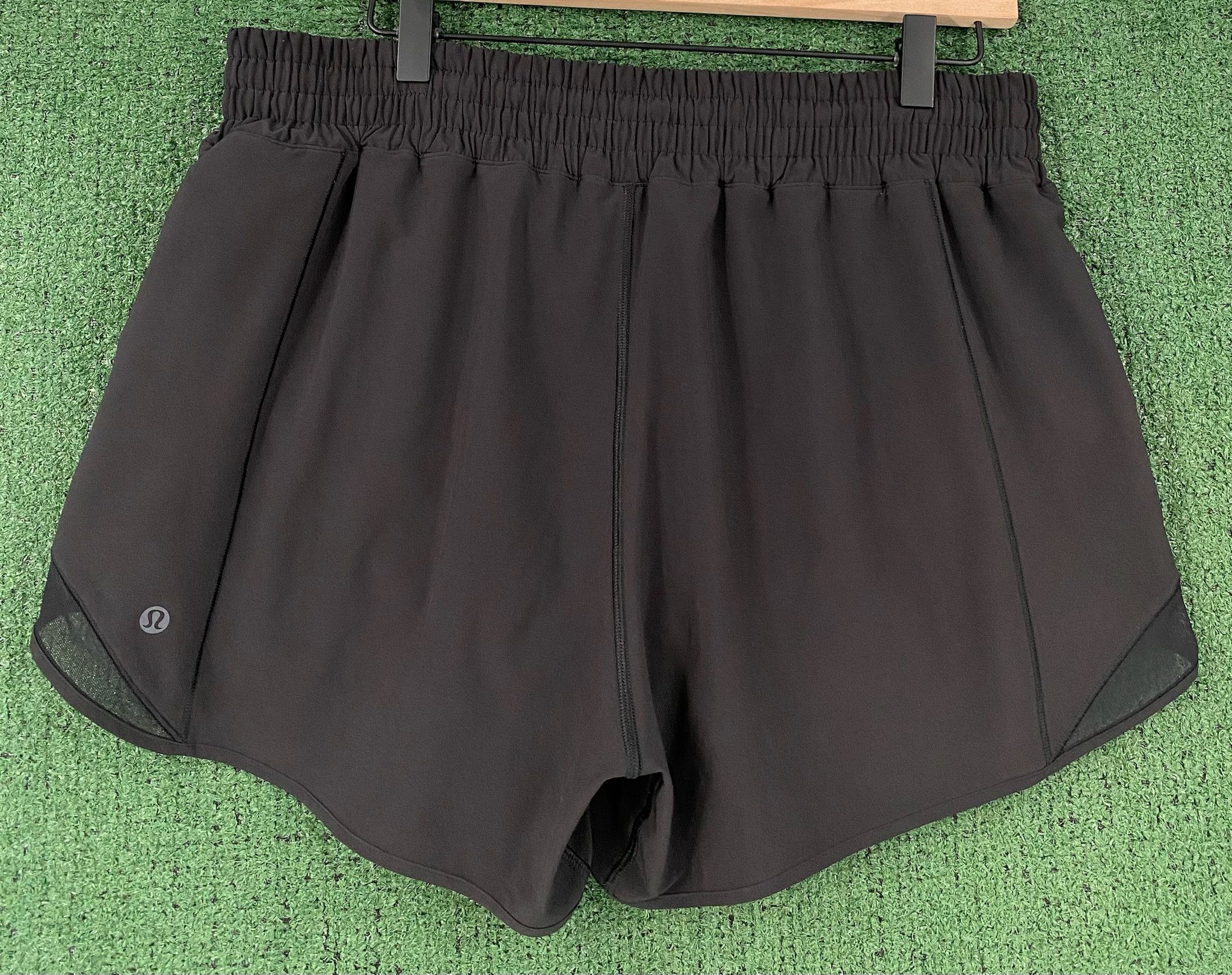 Lululemon Lululemon Hotty Hot High Rise 4" Inseam Black Shorts 12 Size 36" / US 14 / IT 50 - 5 Thumbnail