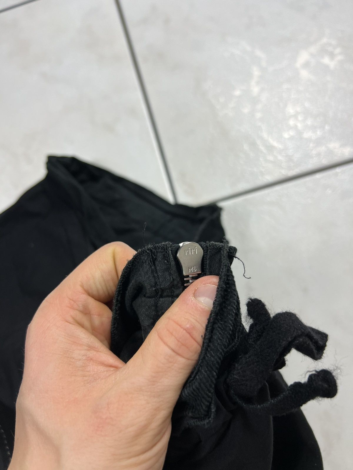 Marithe + Francois Girbaud Marithe + Francois Girbaud nylon y2k cargo pocket zip pants Size 27" / US 4 / IT 40 - 18 Thumbnail