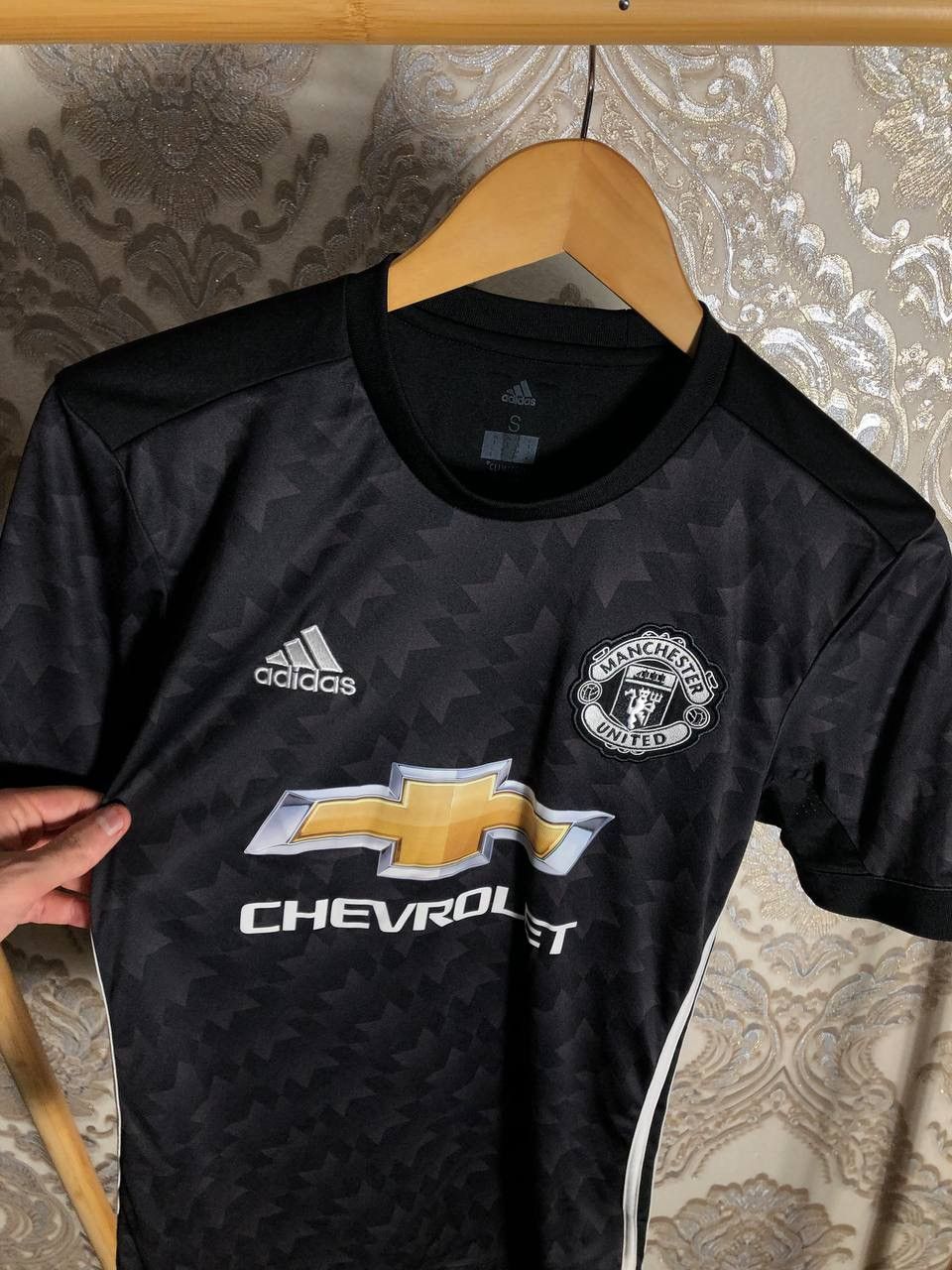 Vintage ADIDAS FC MANCHESTER UNITED ENGLAND SOCCER JERSEY RETRO Y2K Size US S / EU 44-46 / 1 - 2 Thumbnail