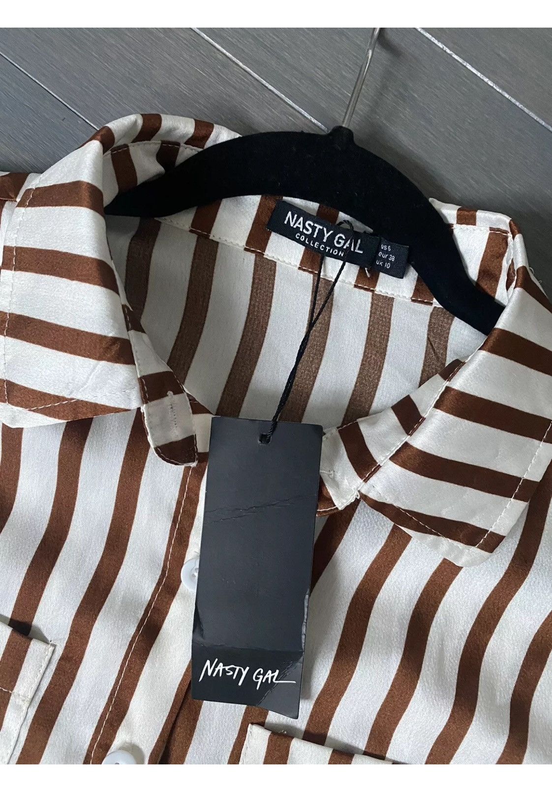Nasty Gal NWT Nasty Gal Front Tie Striped Crop Silky Shirt Size Small Size S / US 4 / IT 40 - 9 Thumbnail