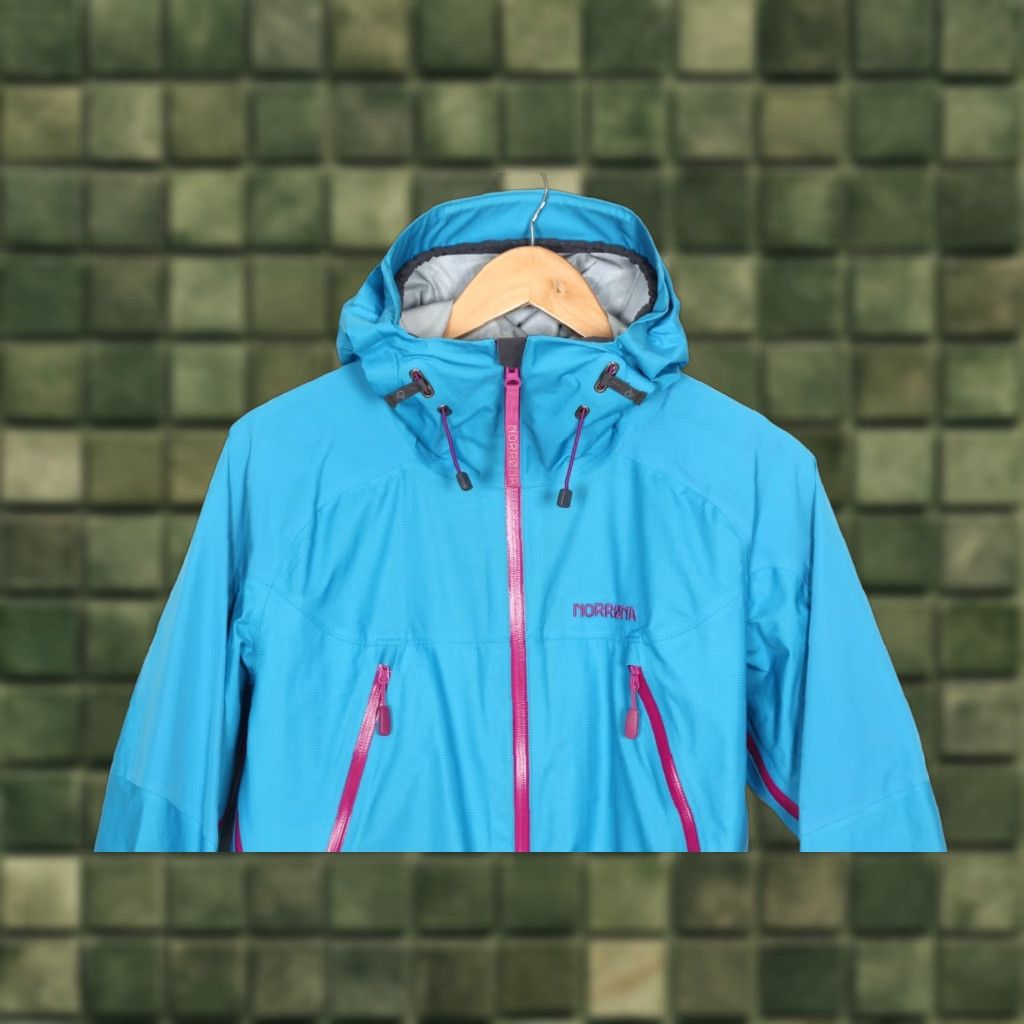 Vintage NORRONA Falketind Dri3 Jacket Women Size L Hooded Waterproof Hiking Outdoor Jacket Size L / US 10 / IT 46 - 1 Thumbnail