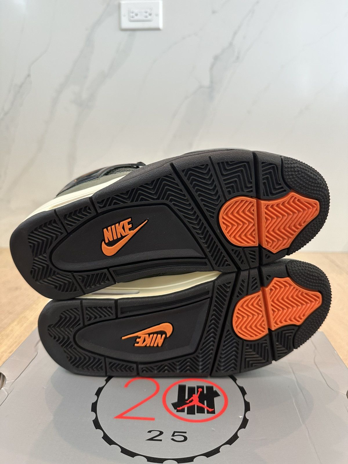 Jordan Brand × Undefeated Jordan 4 Retro OG SP Undefeated Size US 5.5 / EU 38 - 6 Thumbnail