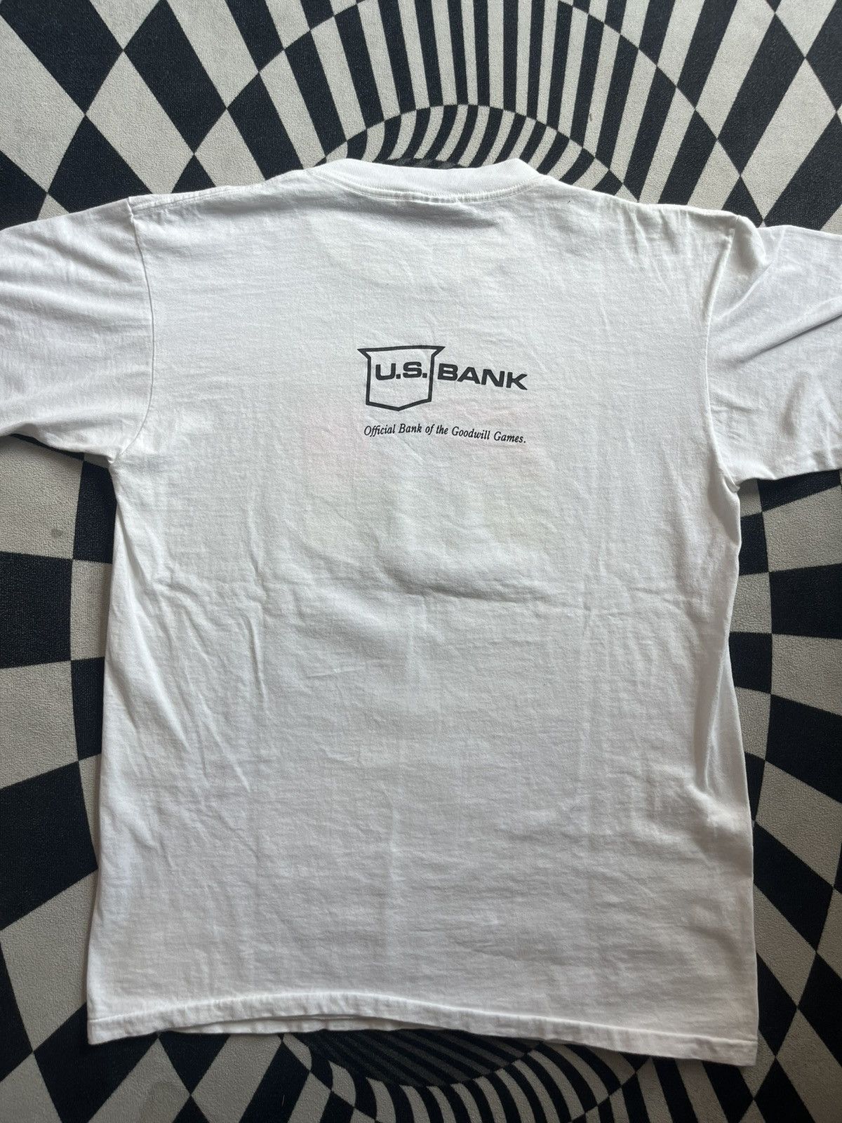 Arts & Science Vintage FINANCIAL FITNESS U.S BANK 90’s Tshirt Size US XL / EU 56 / 4 - 8 Thumbnail