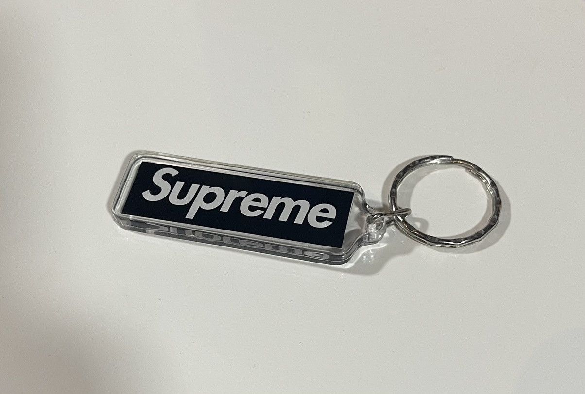 Supreme 2009 Supreme Key Tag Keychain Black Size ONE SIZE - 1 Thumbnail