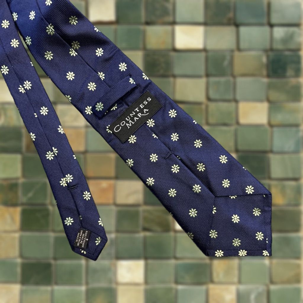 Countess Mara VINTAGE Countess Mara Tie Neck Floral Silk Men’s Blue White, Men, Silk, Floral, Tie, Blue, Vintage, Pre-owned Excellent, Countess Mara Neck Tie Size ONE SIZE - 1 Thumbnail