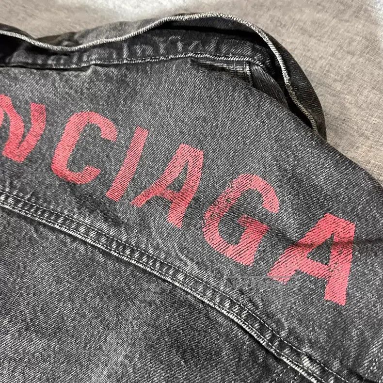 Balenciaga Balenciaga Logo Letter Jacket Size S / US 4 / IT 40 - 4 Thumbnail