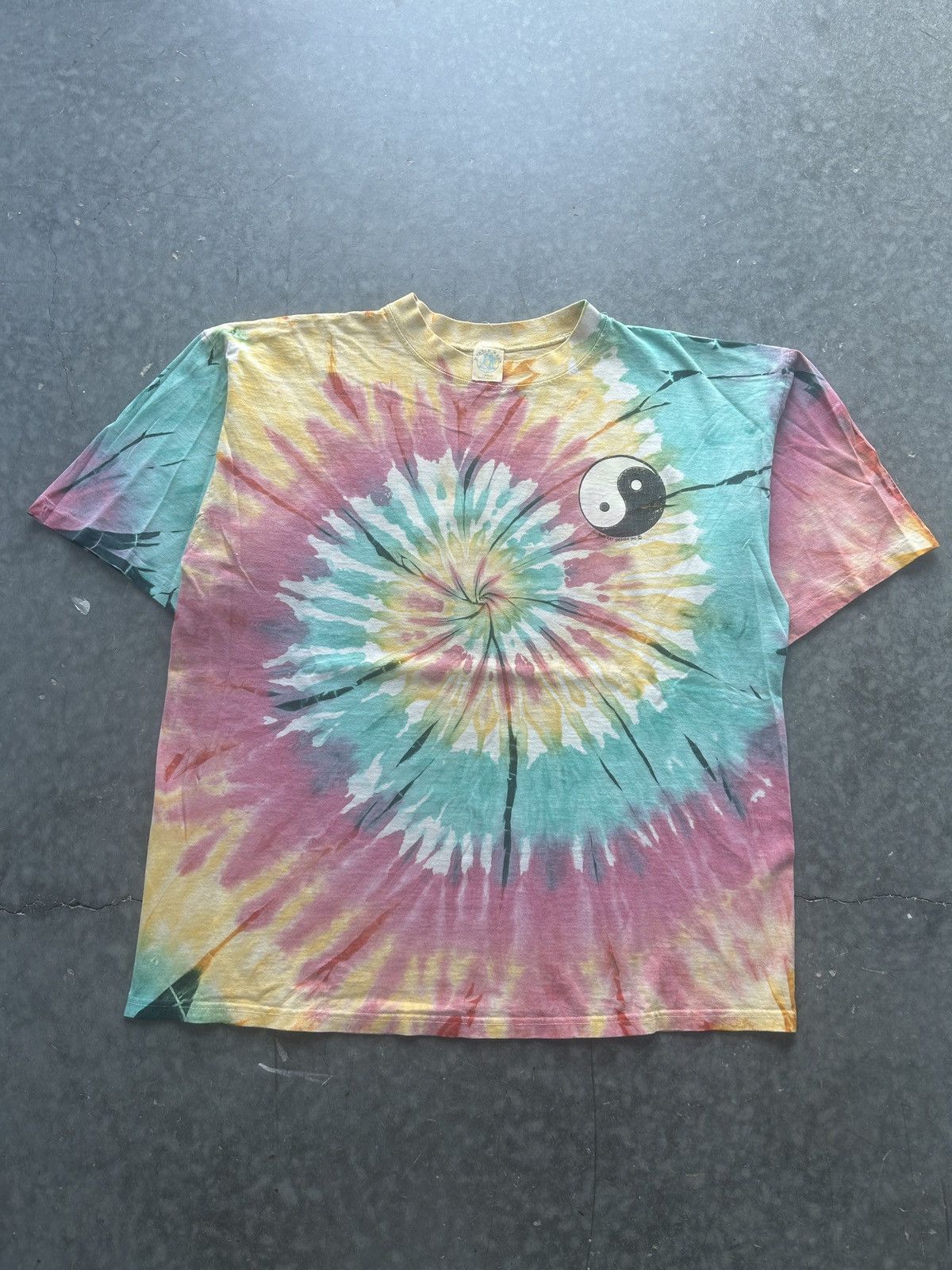Vintage Vintage 90s Tie Dye Yin Yang Graphic Tee Size US XL / EU 56 / 4 - 4 Thumbnail