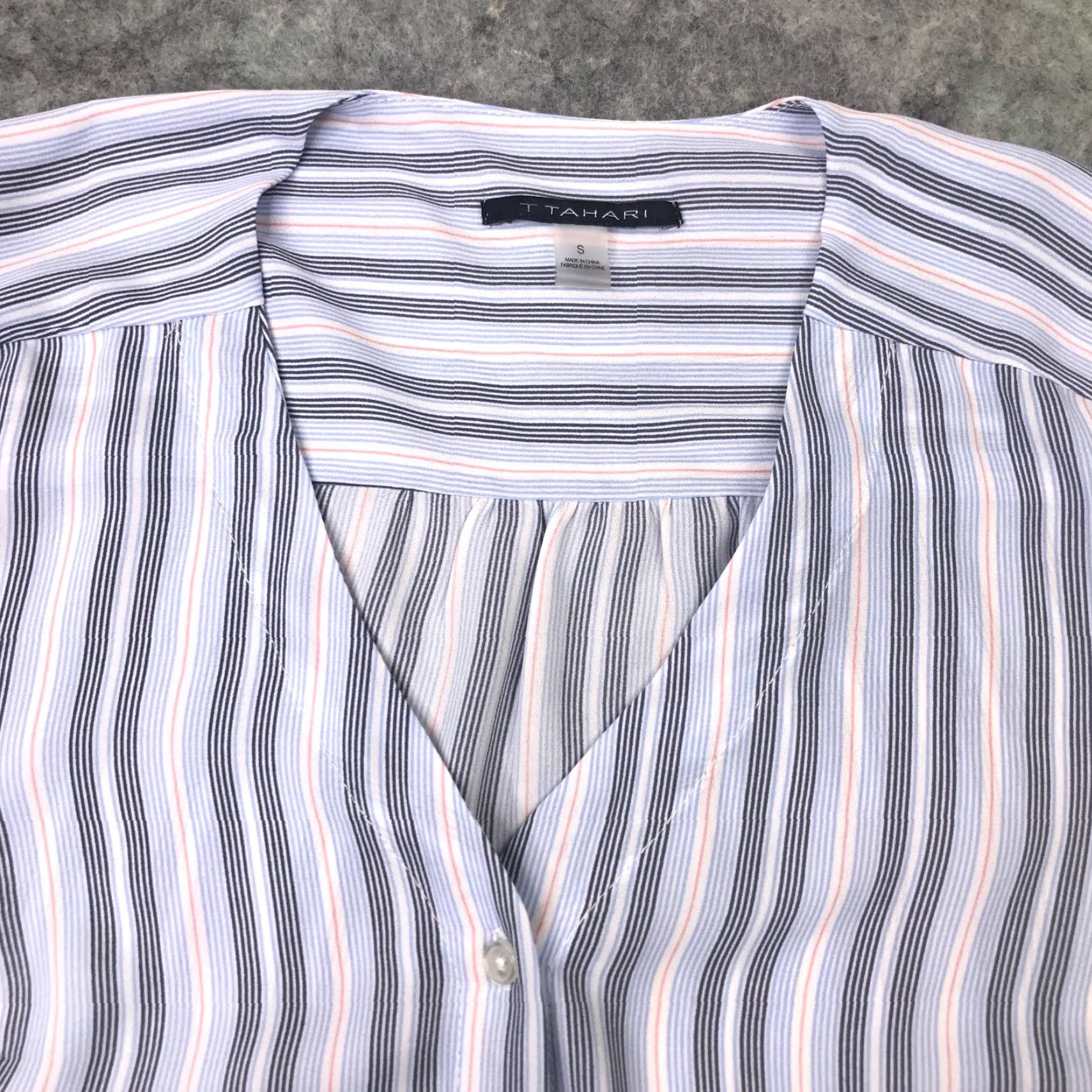 Vintage Tahari Womens Shirt Top Small Blue Striped Linen Button-Down V-Neck Long Sleeve Relaxed Fit Casual Shirt Size S / US 4 / IT 40 - 5 Thumbnail