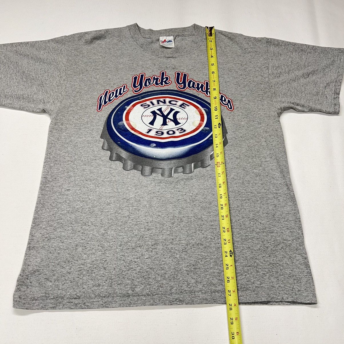 Majestic × New York Yankees × Vintage New York Yankees Tee Shirt Majestic Bottle Cap Graphic Y2K Size US L / EU 52-54 / 3 - 17 Thumbnail