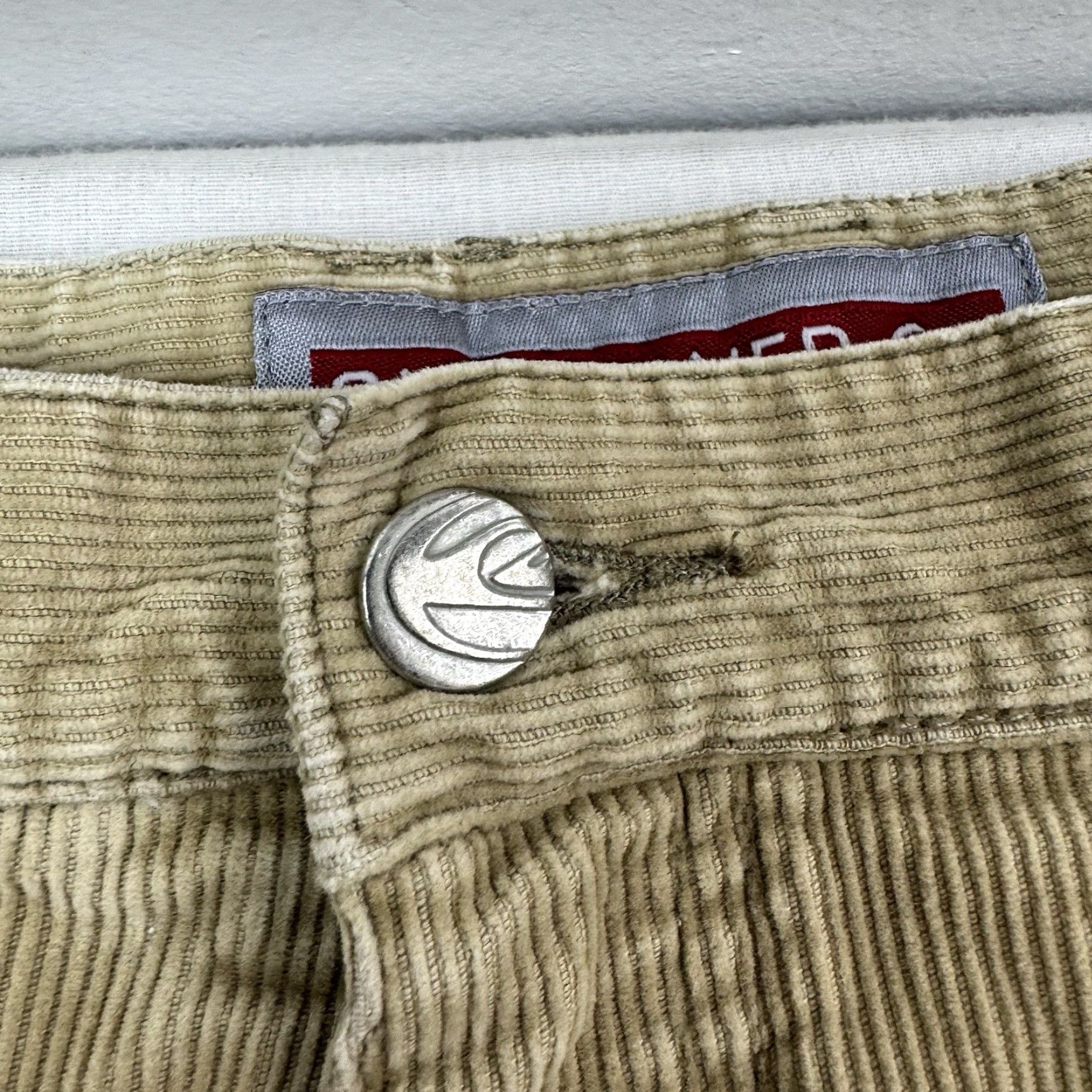 Quiksilver VINTAGE Quiksilver Corduroy Pants Adult 34x32 Khaki Relaxed Hipster Faded Surf Beige Men Regular 34 Corduroy Pants Hipster Surf Quiksilver Men Size US 34 / EU 50 - 4 Thumbnail