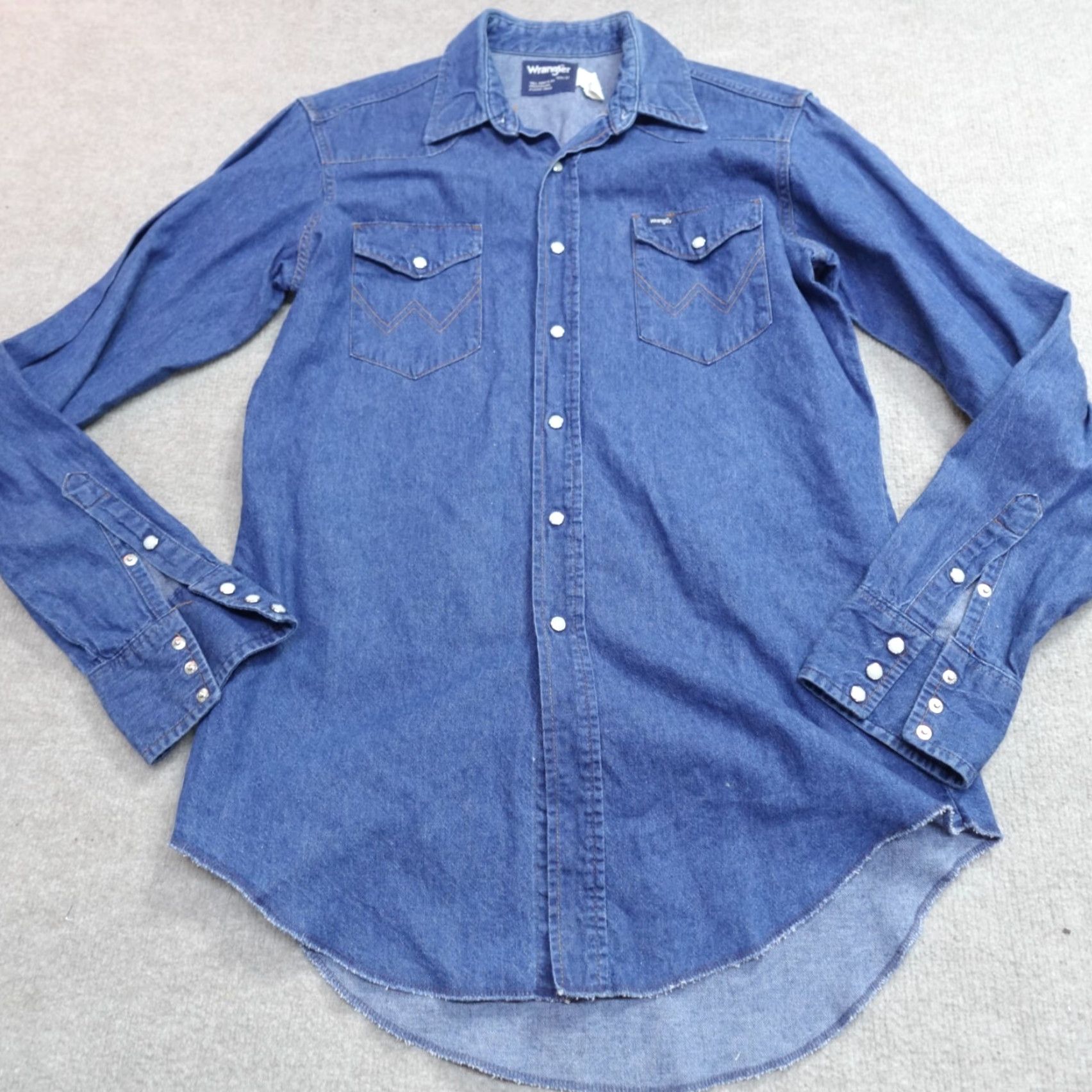 Wrangler VINTAGE Wrangler Shirt Large Blue Denim X-Long Tails Made in USA Size US L / EU 52-54 / 3 - 2 Thumbnail