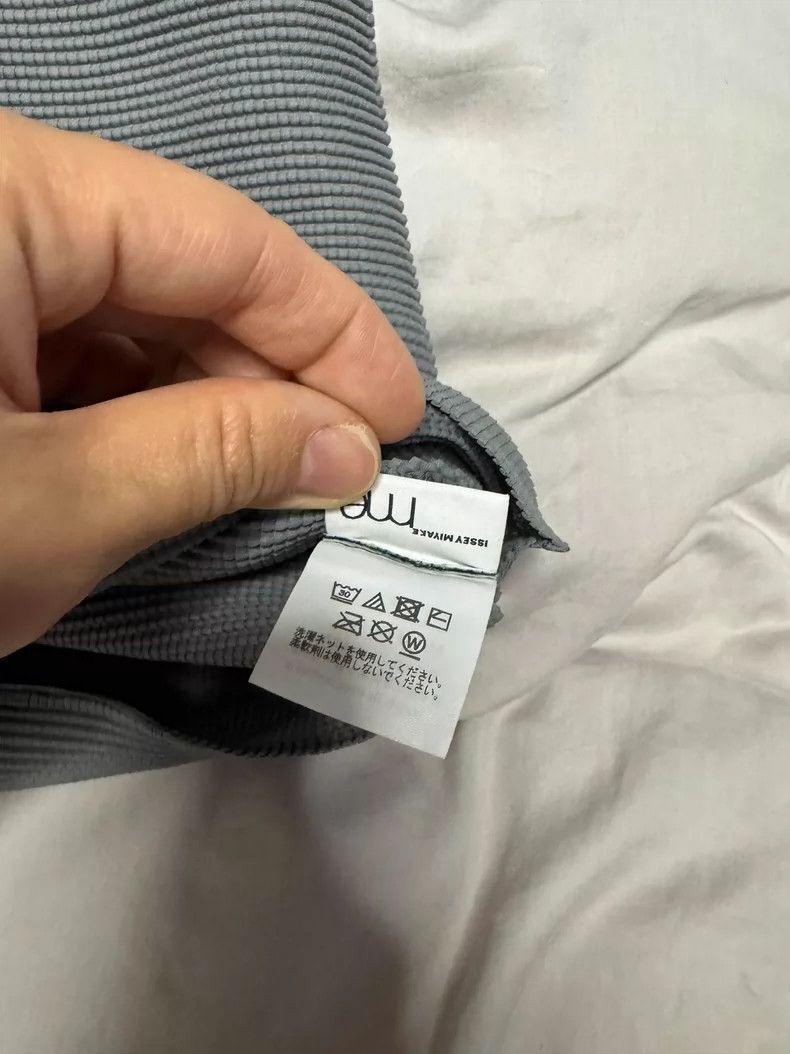 Issey Miyake issey miyake size:one size Grey round-neck pleated top 250 Size XXS / US 00 / IT 34 - 3 Thumbnail