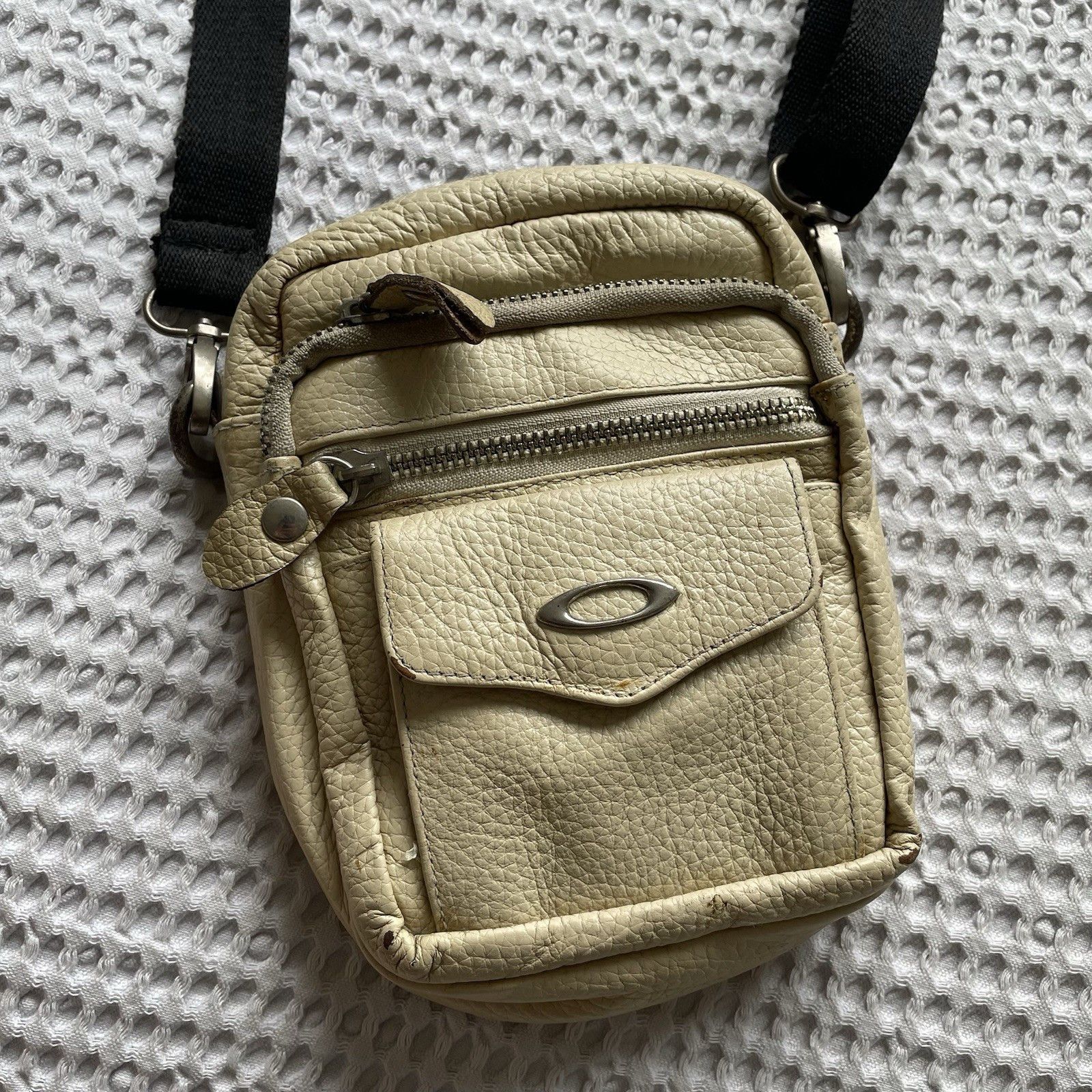 Oakley Vintage Oakley Leather Bum Bag Side Messenger Shoulder Size ONE SIZE - 6 Thumbnail
