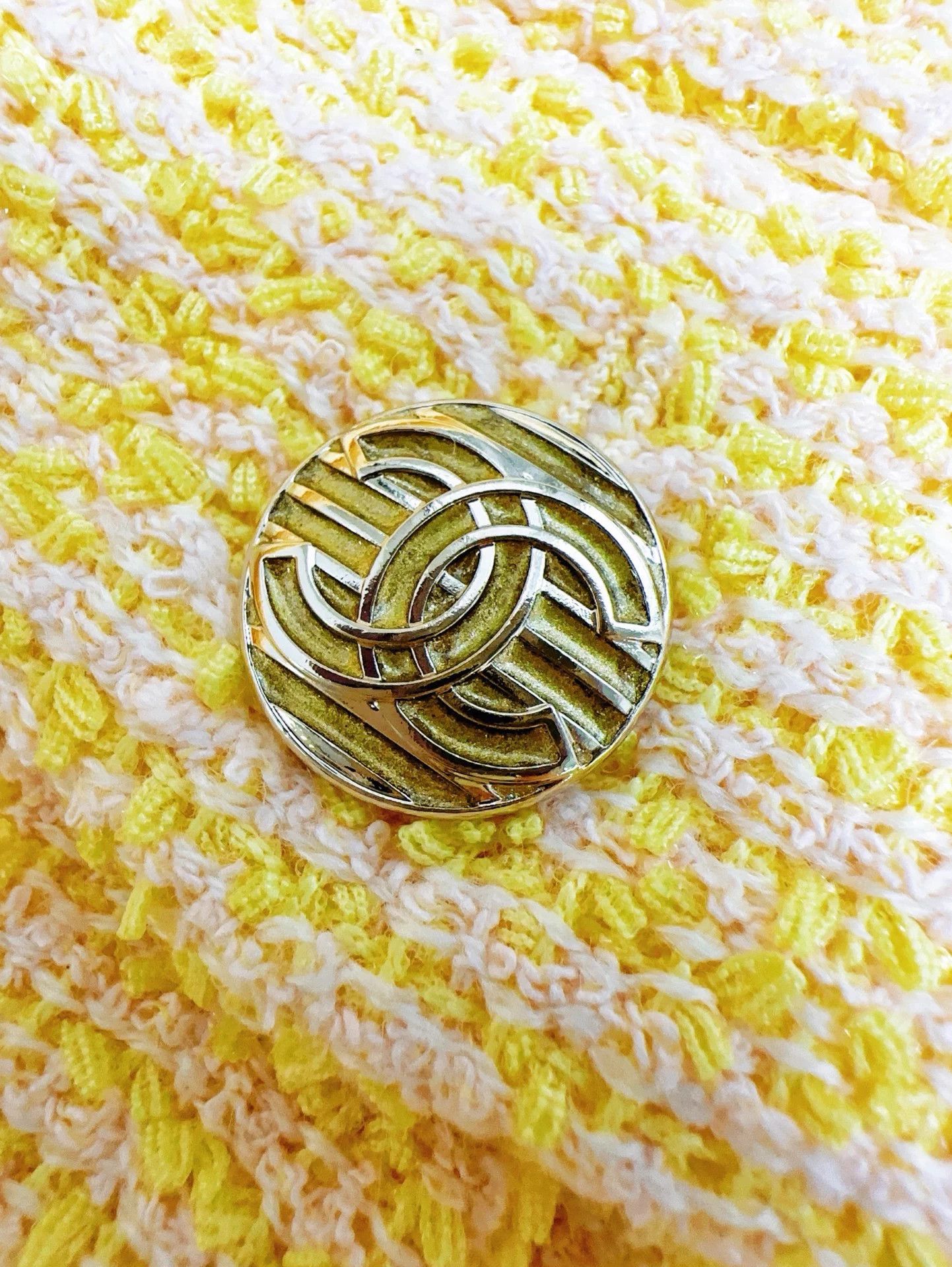 Chanel Chanel 21P Light Yellow Two-Pocket Woven 38 Jacket Size S / US 4 / IT 40 - 3 Thumbnail