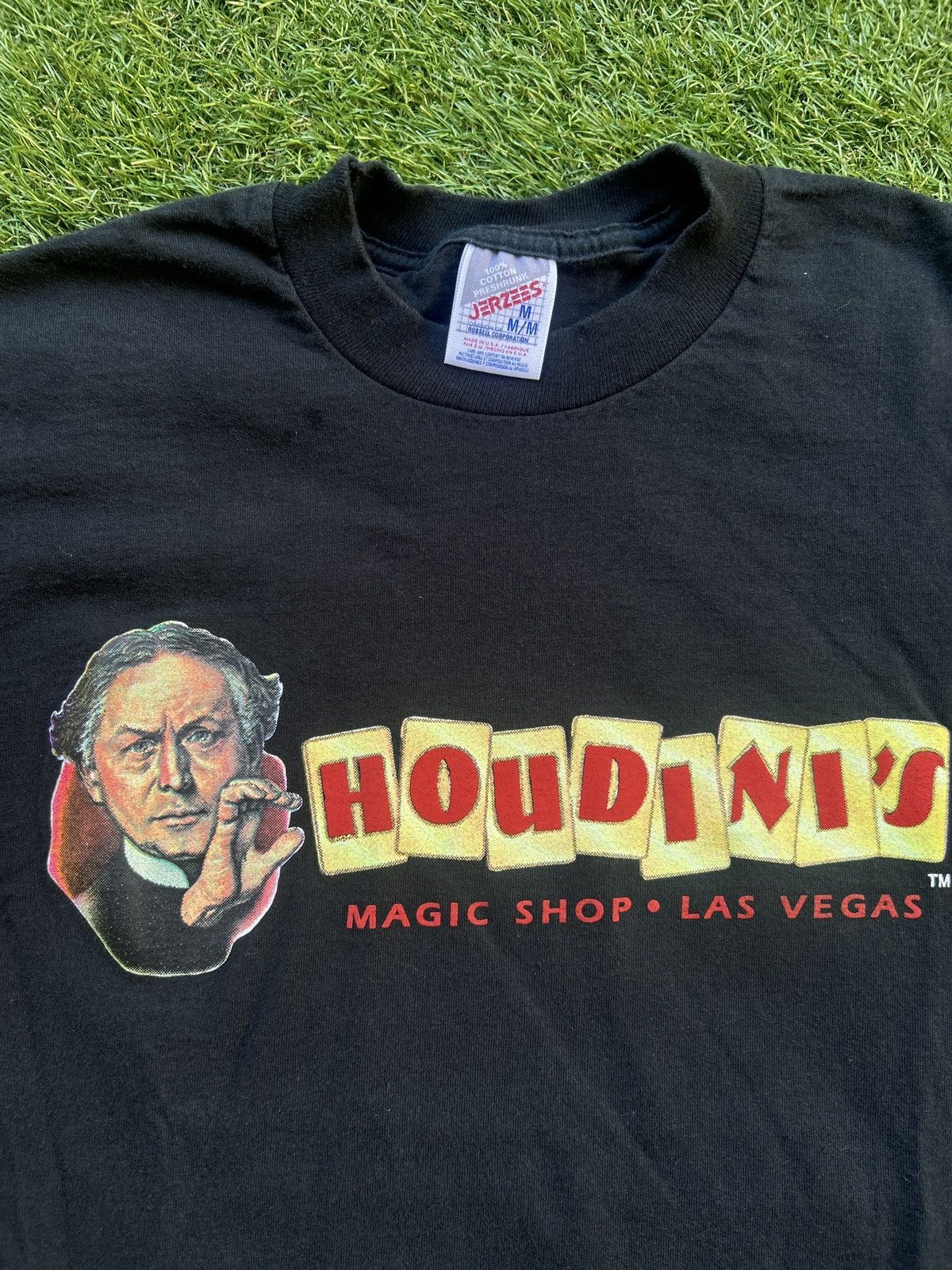 Vintage Vintage 90s Houdini’s Magic Shop Las Vegas T Shirt Size US M / EU 48-50 / 2 - 2 Thumbnail