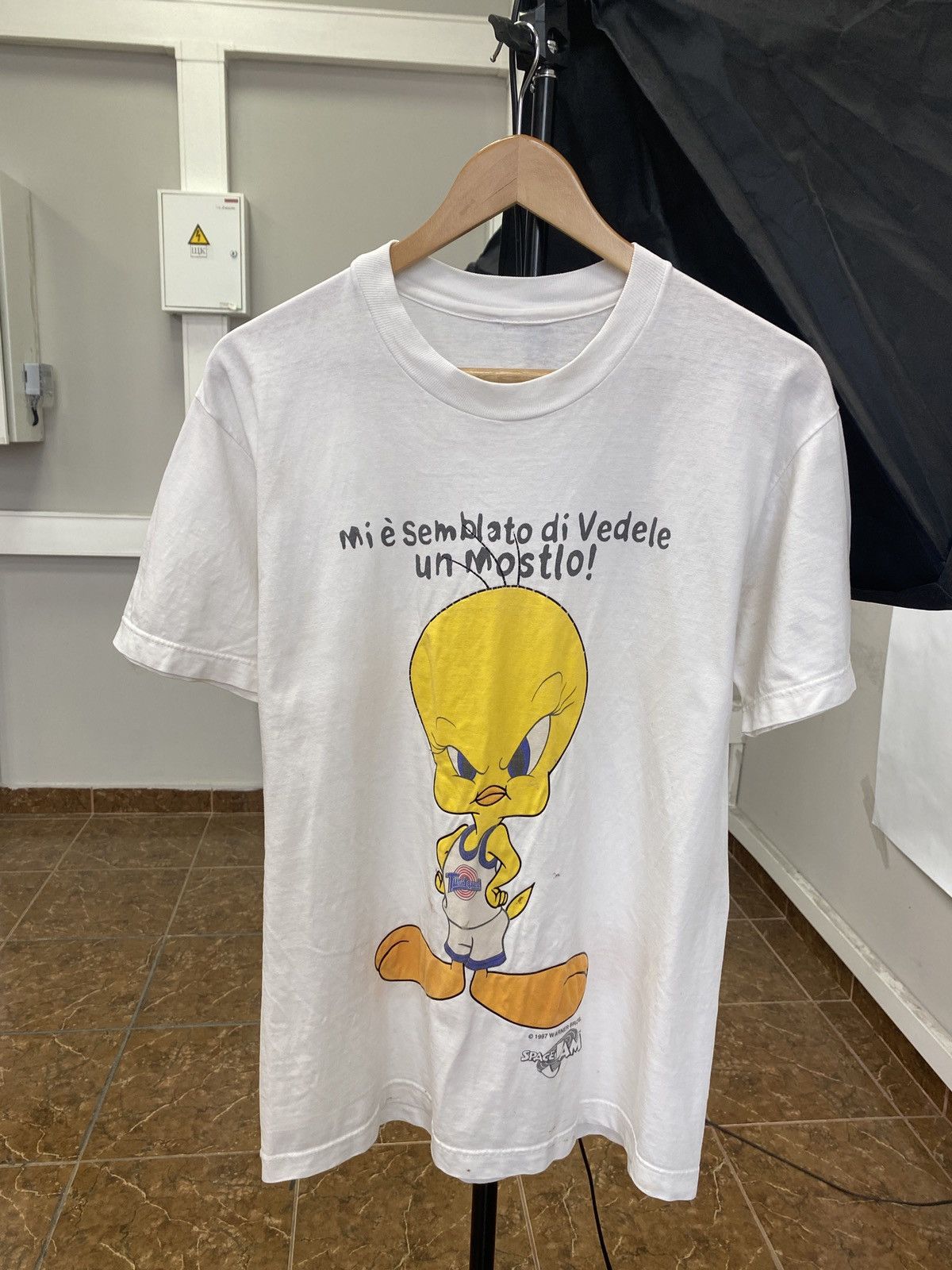 Cartoon Network 🇺🇸 Vintage 1997 Tweety Art Sylvester Movie World t-shirt Y2K Size US M / EU 48-50 / 2 - 1 Thumbnail