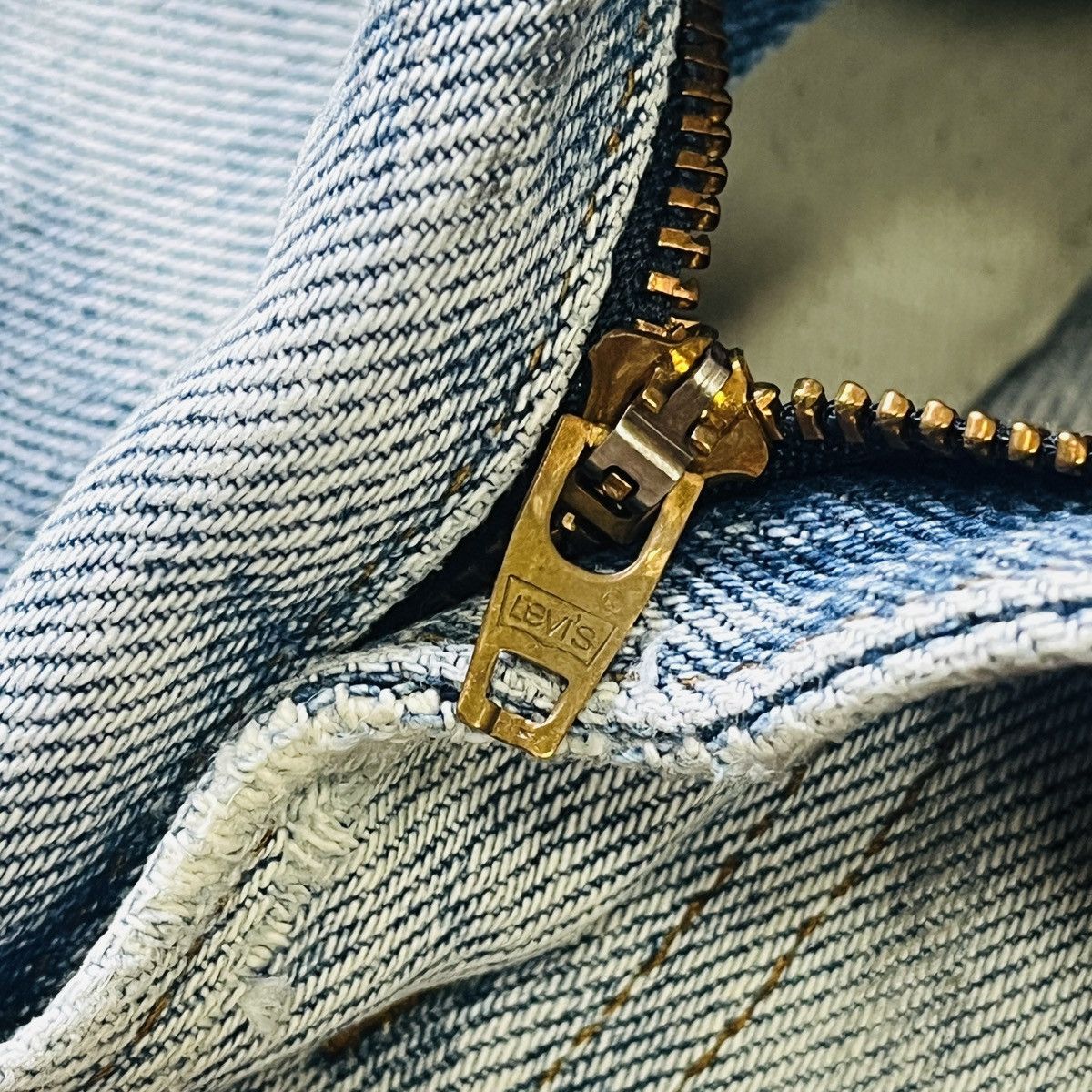 Levi's Grails Levis 501 Button 650 Distressed Ripped Denim USA Size US 30 / EU 46 - 16 Thumbnail