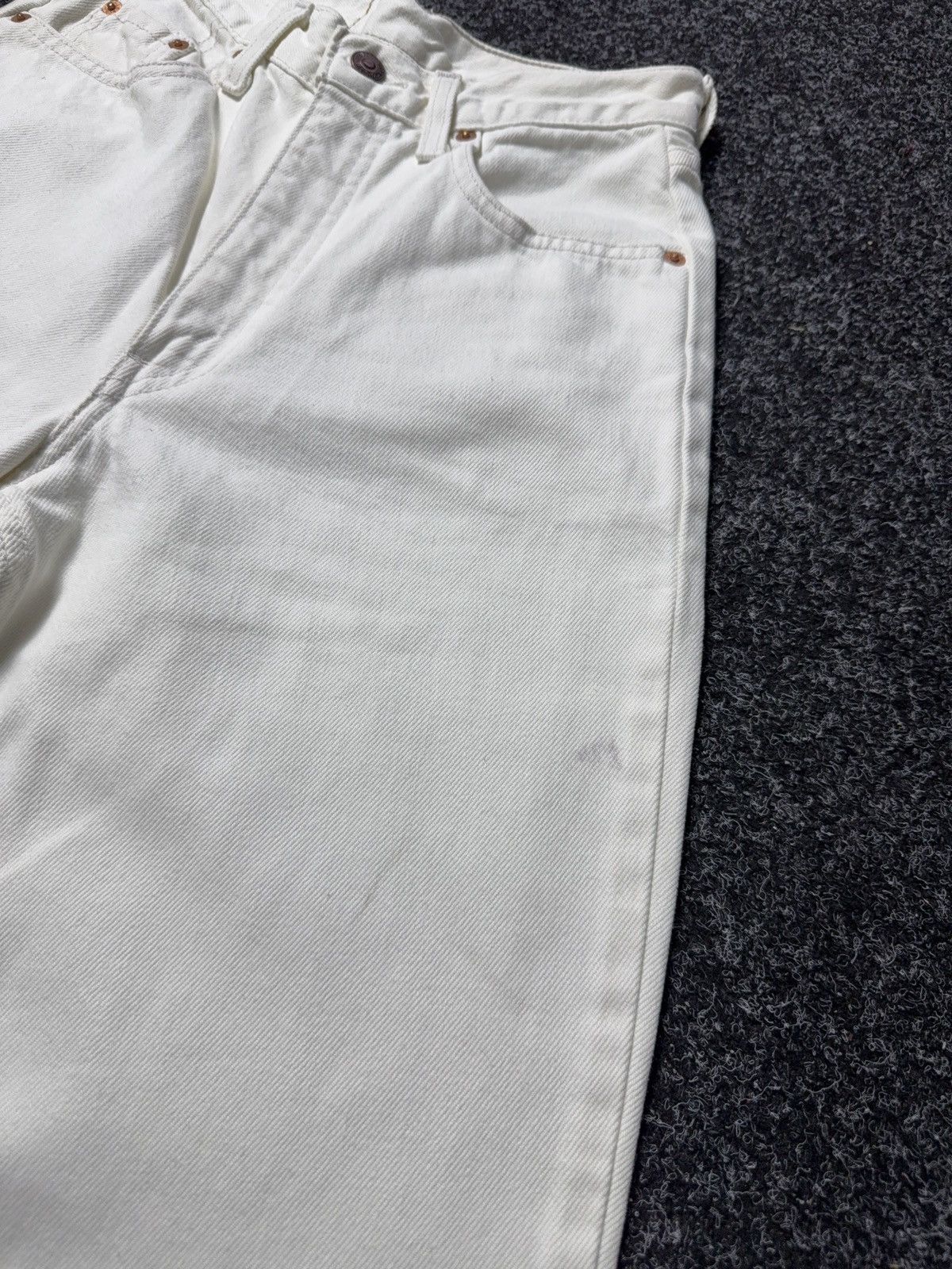 Levi's Vintage Clothing Vintage Levi’s 501 White Denim Jeans Orange Tab W25 L32 Size 25" / US 0 / IT 36 - 6 Thumbnail