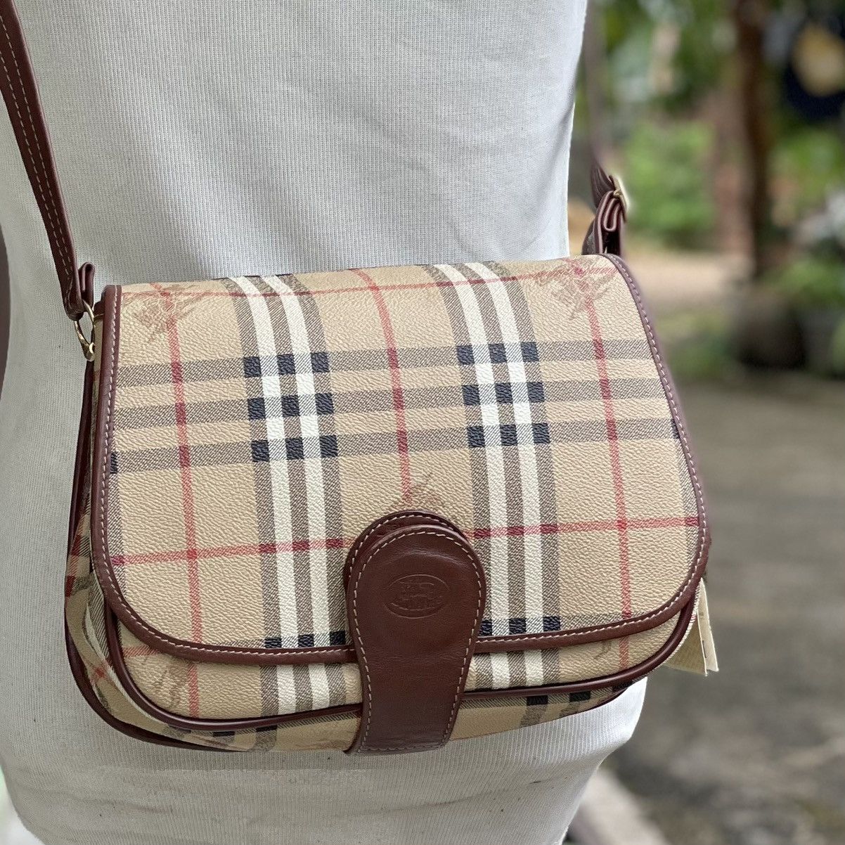 Burberry × Leather × Vintage 🔥 Vintage Burberry Nova Check Hayamarket Crossbody Size ONE SIZE - 3 Thumbnail