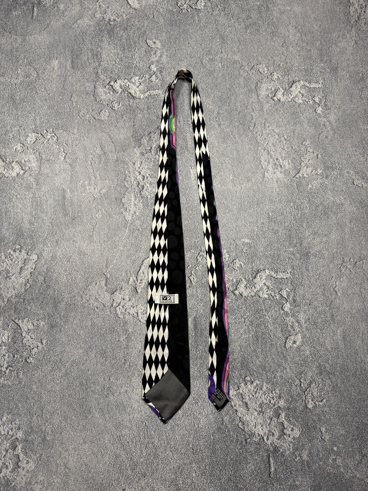 Versace Vintage V2 by Versace Silk Tie Made in Italy Size ONE SIZE - 2 Thumbnail