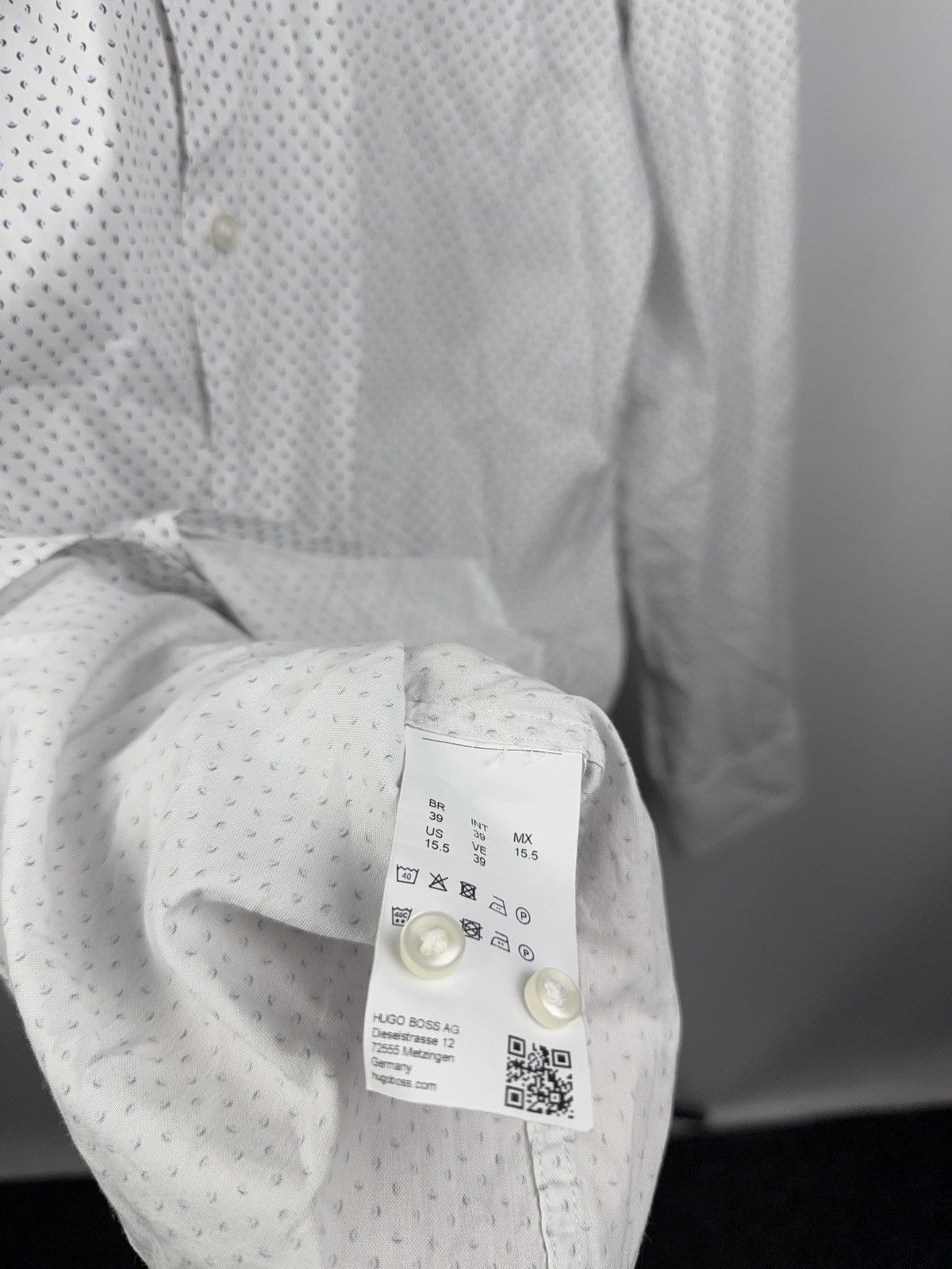 Hugo Boss Luxury HUGO BOSS Slim Fit Microdot White Dress Shirt 39 / M Size US M / EU 48-50 / 2 - 9 Thumbnail