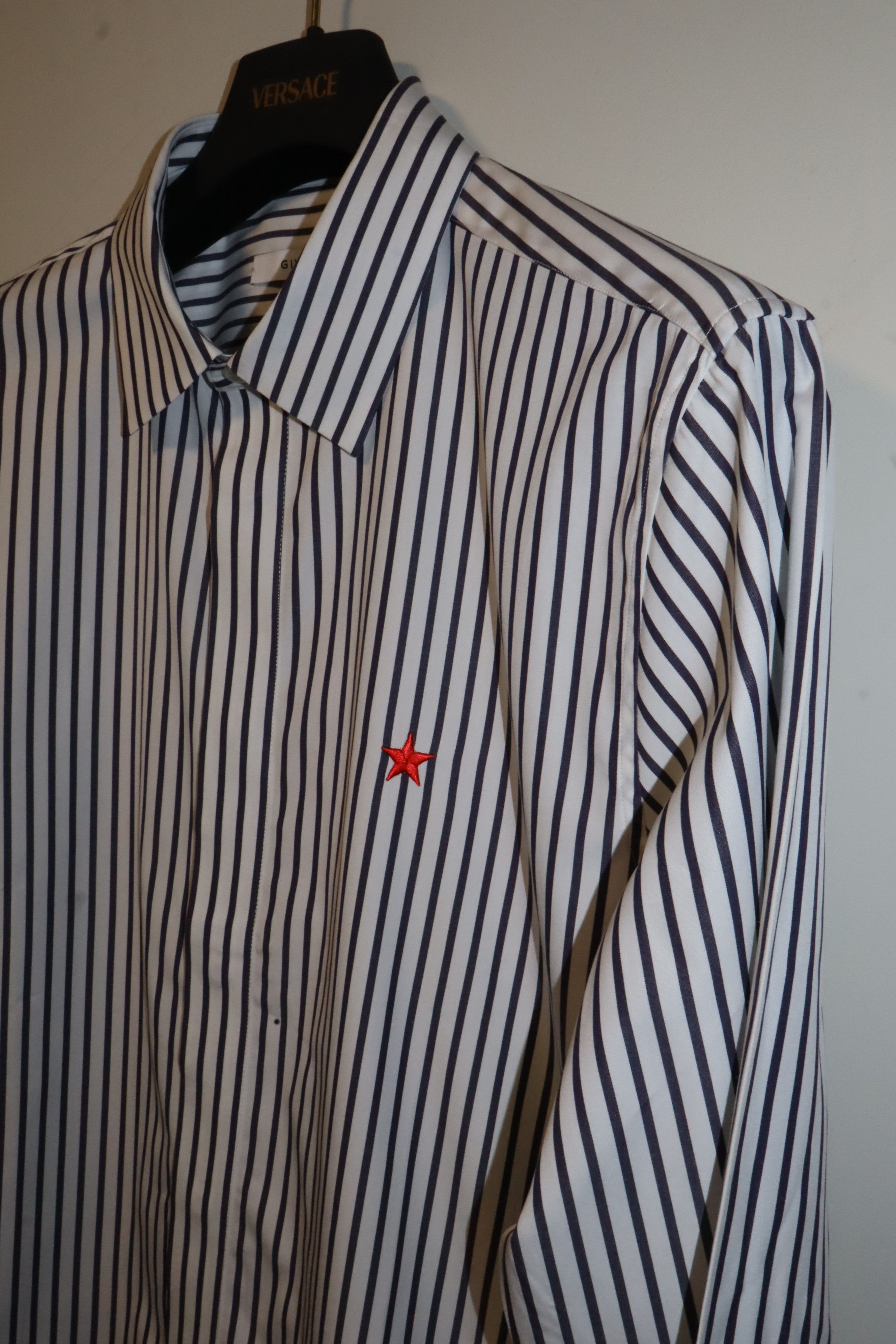 Givenchy Embroidered star shirt Size US M / EU 48-50 / 2 - 10 Thumbnail