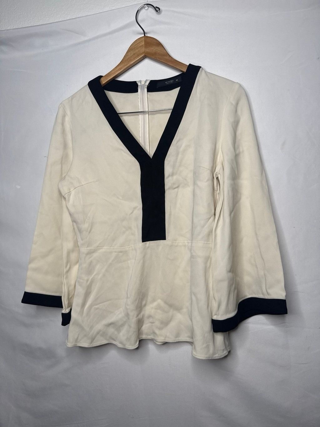 Etro Etro MADE IN ITALY wide sleeve wrists v-neck blouse top sz M Size M / US 6-8 / IT 42-44 - 3 Thumbnail
