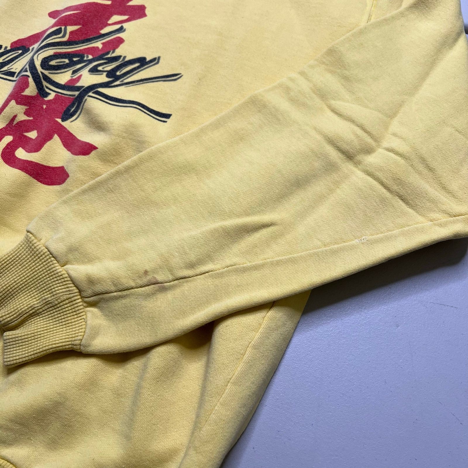 Vintage Vintage Hong Kong Graphic Sweatshirt Yellow Pullover L 80s Size US L / EU 52-54 / 3 - 4 Thumbnail