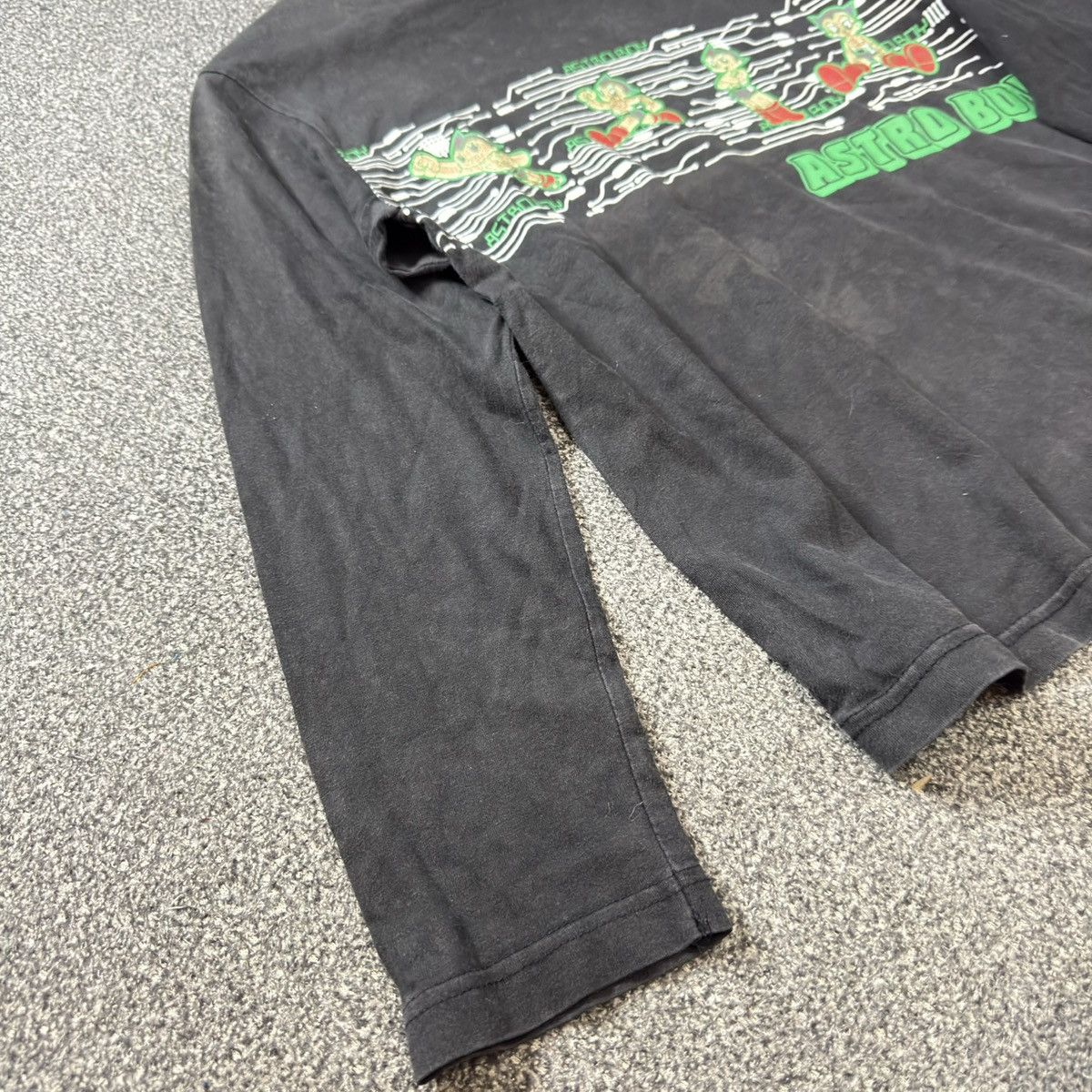 Vintage Vintage 90s Astro Boy Circuit Board Art Sun Faded Size US M / EU 48-50 / 2 - 3 Thumbnail