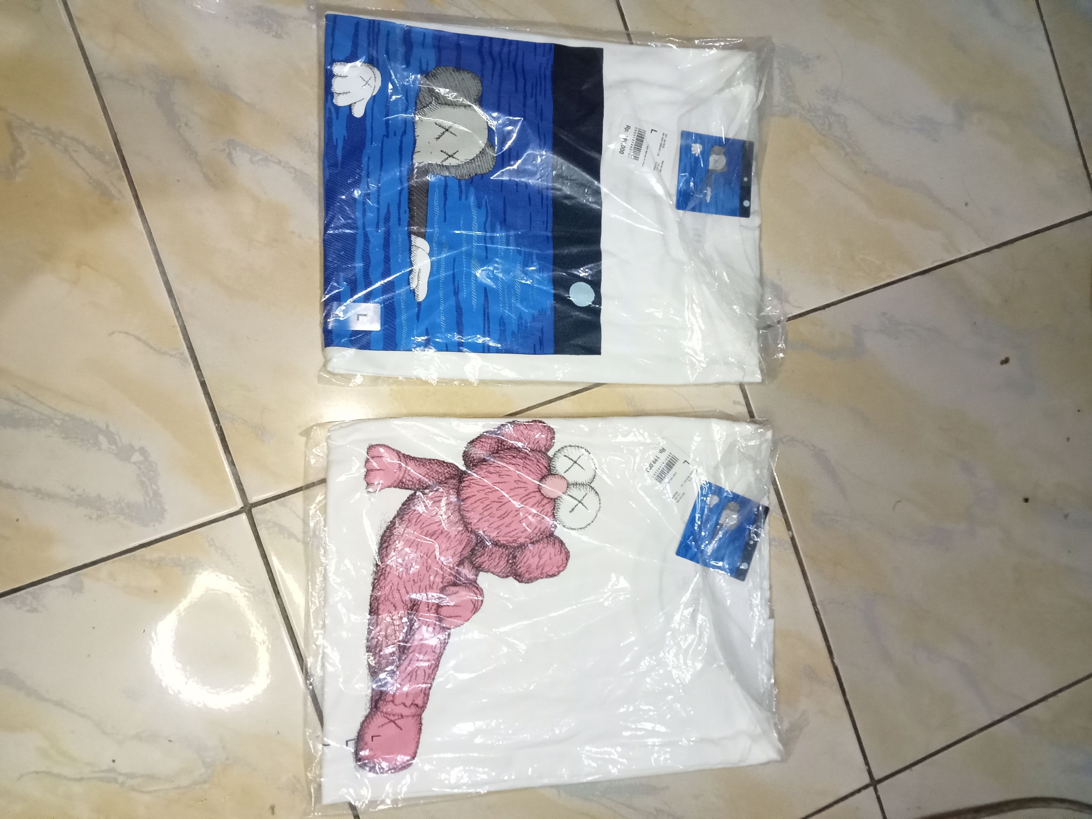 Kaws × Uniqlo Uniqlo x Kaws T-Shirt Size US L / EU 52-54 / 3 - 4 Thumbnail