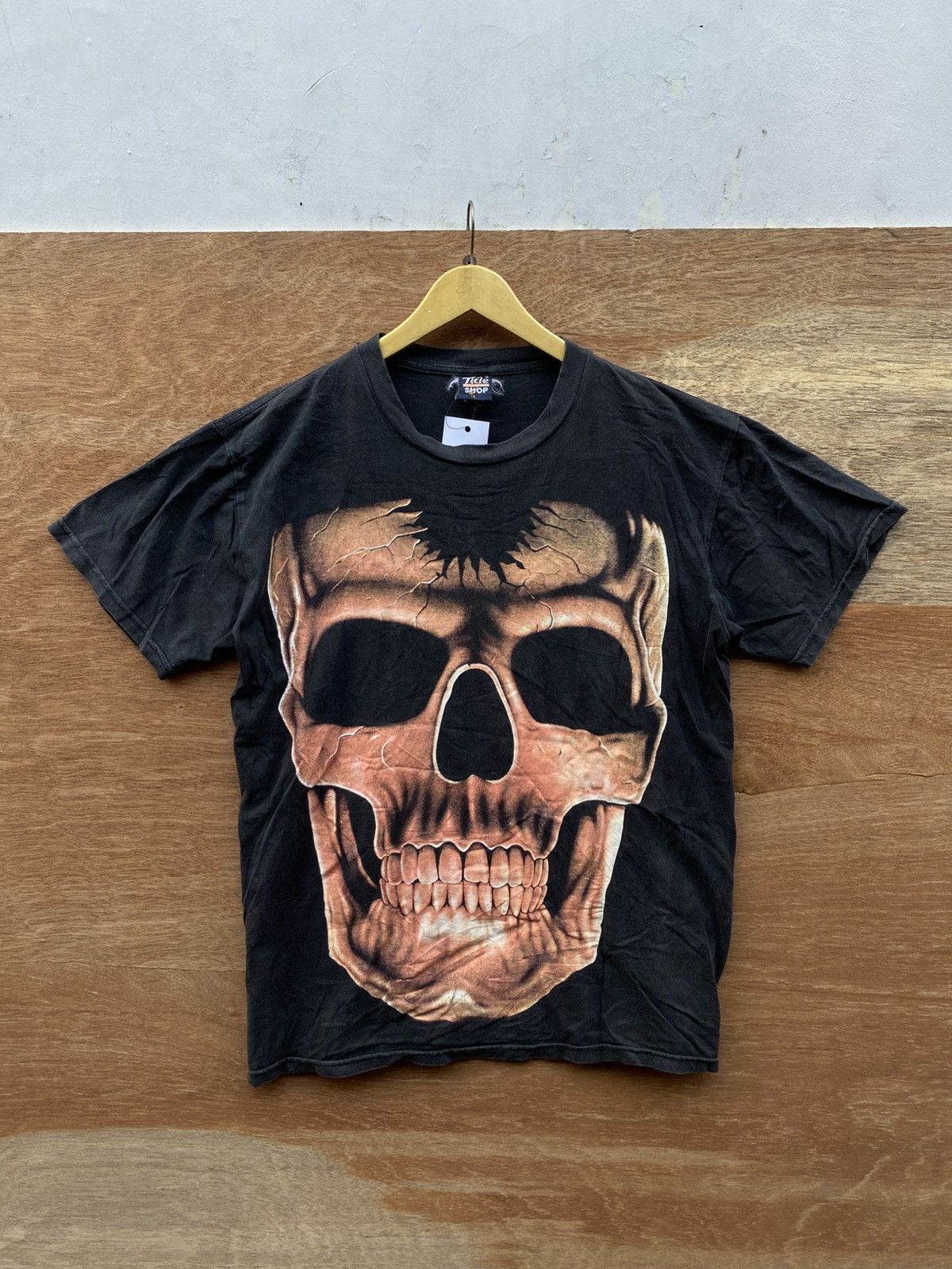 2000s y2k skull & backbone printed tshirt by title shop