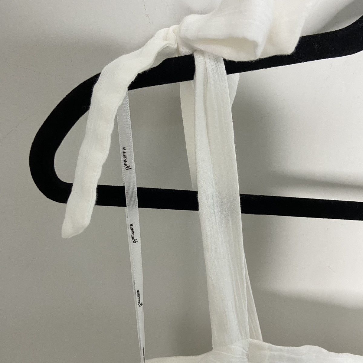 MINKPINK NWOT MINK PINK Ruched White Mini Dress | XS Size XS / US 0-2 / IT 36-38 - 3 Thumbnail