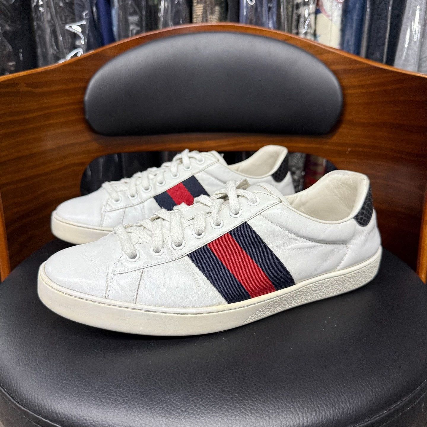 Gucci Gucci Animal Print White Lowtop Sneakers 8.5 Men Size US 8.5 / EU 41-42 - 1 Thumbnail