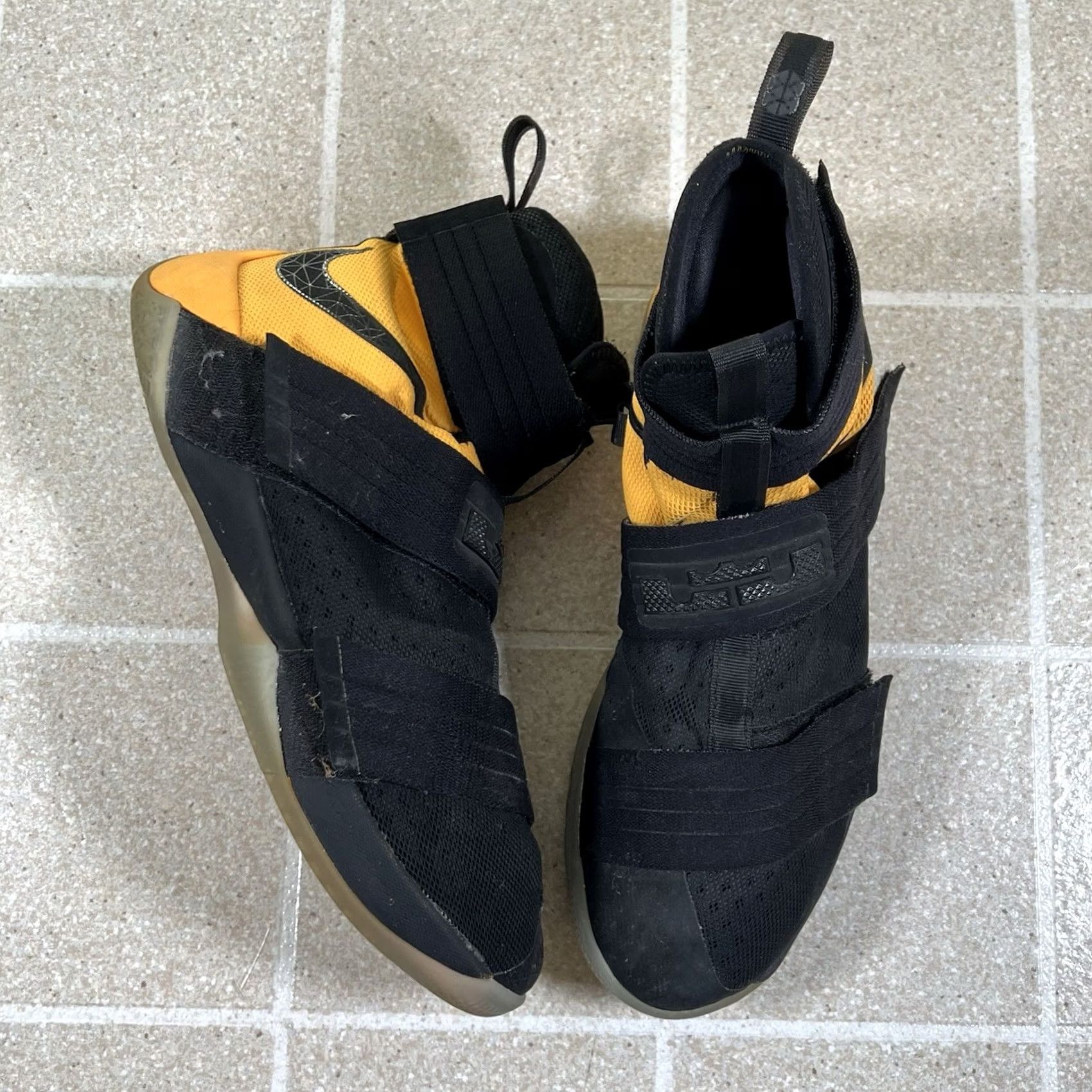Nike LeBron Soldier 10 SFG 2016 Basketball Sneaker Size 11.5  display picture 2