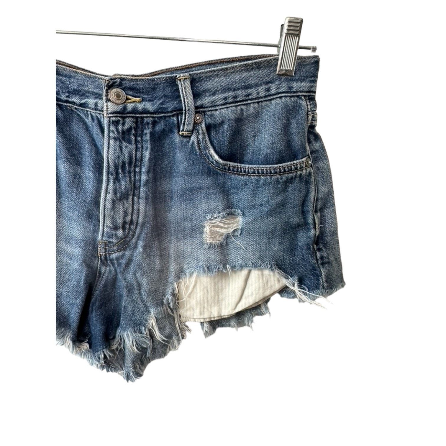 Free People Free People Distressed Button-Fly Cut Off Jean Shorts Size 28" / US 6 / IT 42 - 5 Thumbnail