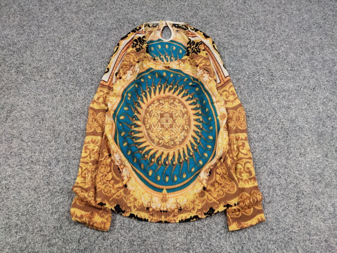 Designer × Dolce & Gabbana Vintage Dolce Gabbana Gold Art Wool Pullover long sleeve Size S / US 4 / IT 40 - 2 Thumbnail