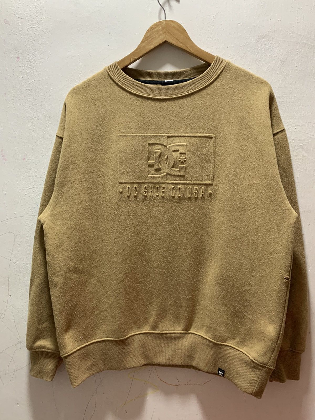 DC Y2K Dc DCSHOECOUSA Big Logo Distressed Sweatshirt Size US S / EU 44-46 / 1 - 1 Thumbnail