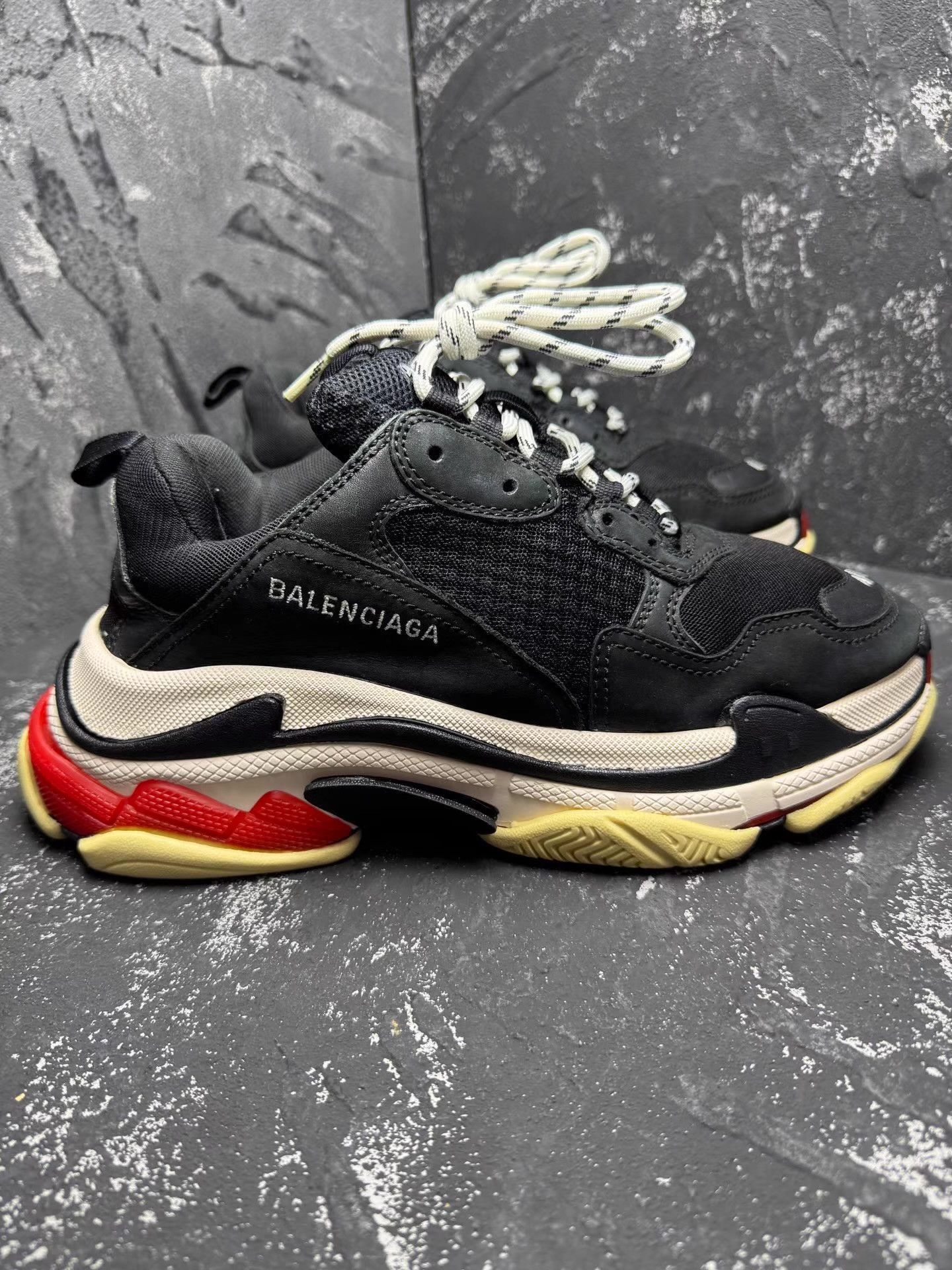 Balenciaga Balenciaga Triple S Black & Red Vintage Distressed Q10 Size US 8 / EU 41 - 6 Thumbnail