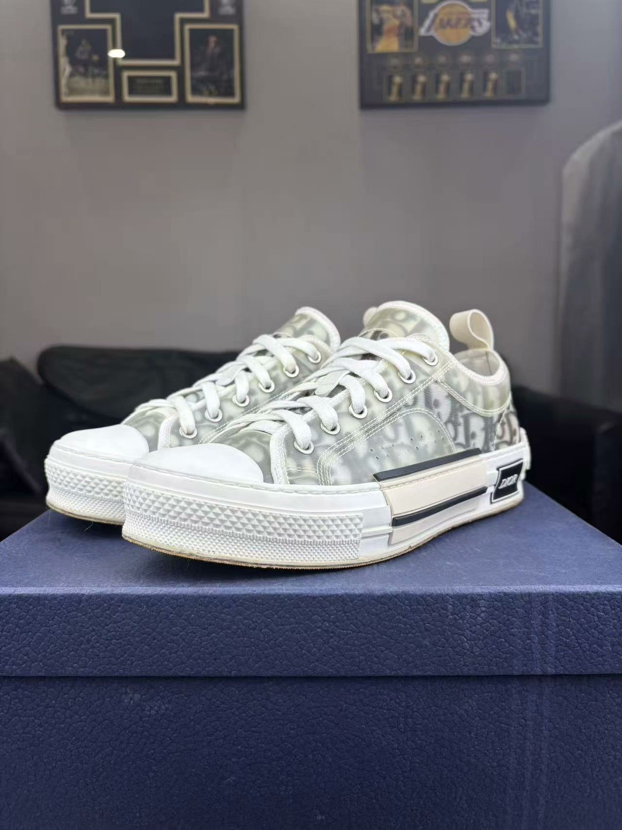 Dior Dior White Lowtop Sneakers us_7-5 Women Size US 7.5 / IT 37.5 - 1 Thumbnail