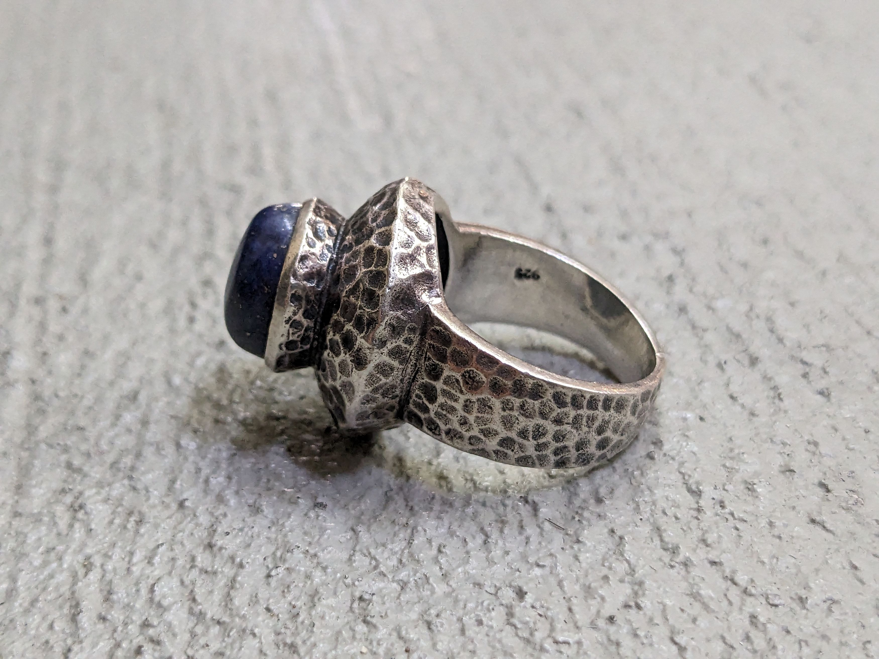 Jewelry Vintage Sterling Silver Ring Blue Lapis Lazuli 8 Hammered Size ONE SIZE - 7 Thumbnail