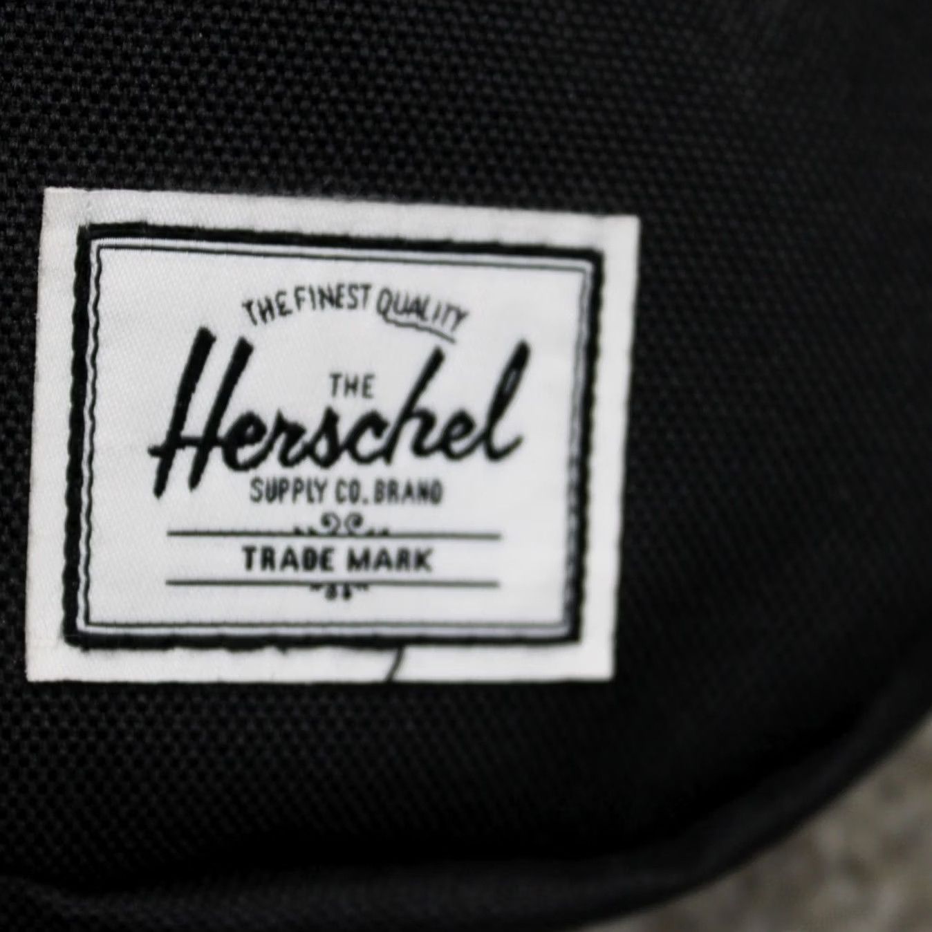 Vintage Herschel Belt Bag & Fanny Pack Black Adjustable Polyester Zip Pocket Unisex Adults One Size 80s 90s Casual Travel Multiple Pockets Size ONE SIZE - 3 Thumbnail