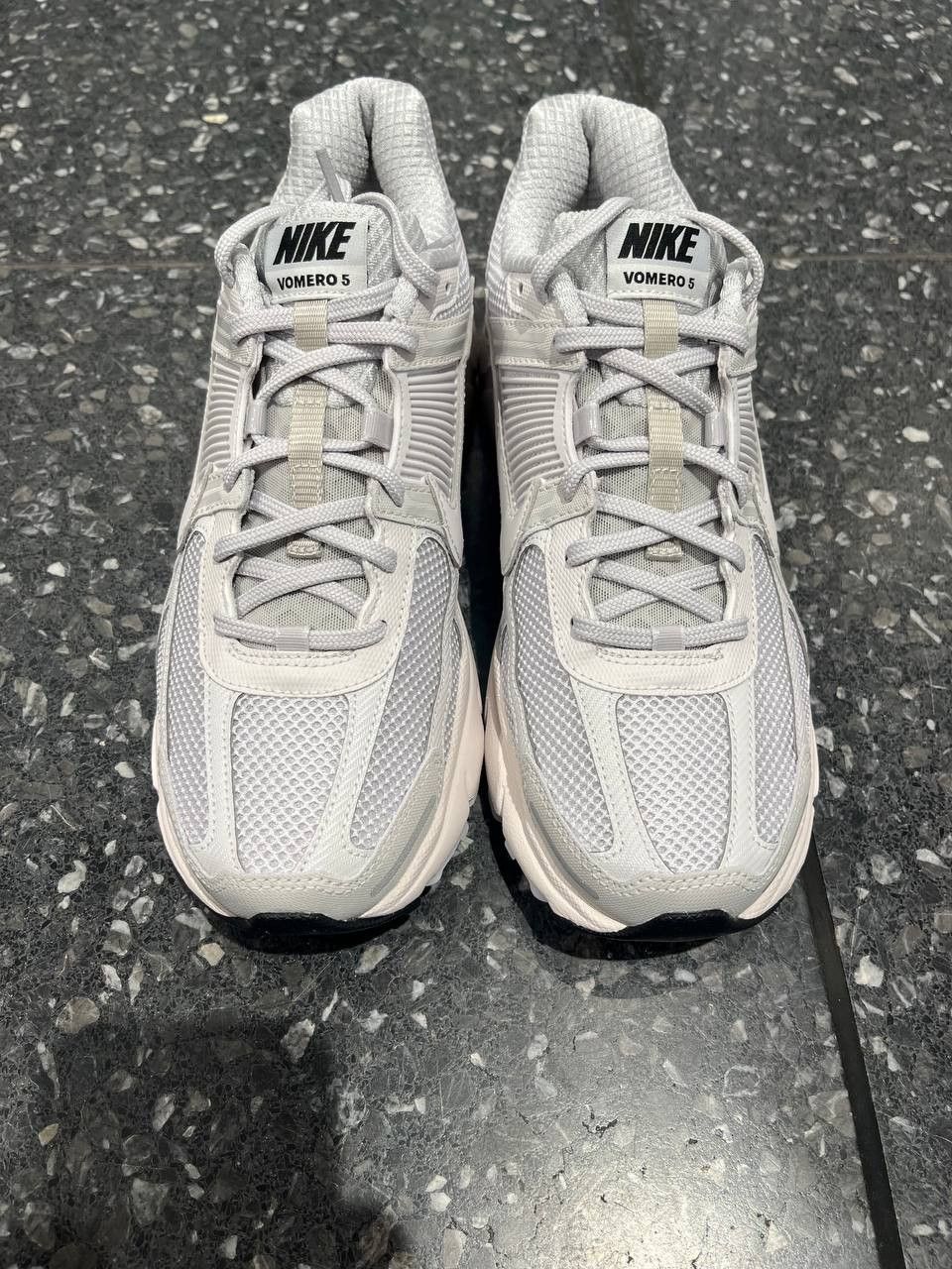 Nike Nike Zoom Vomero 5 Size US 10 / EU 43 - 2 Thumbnail