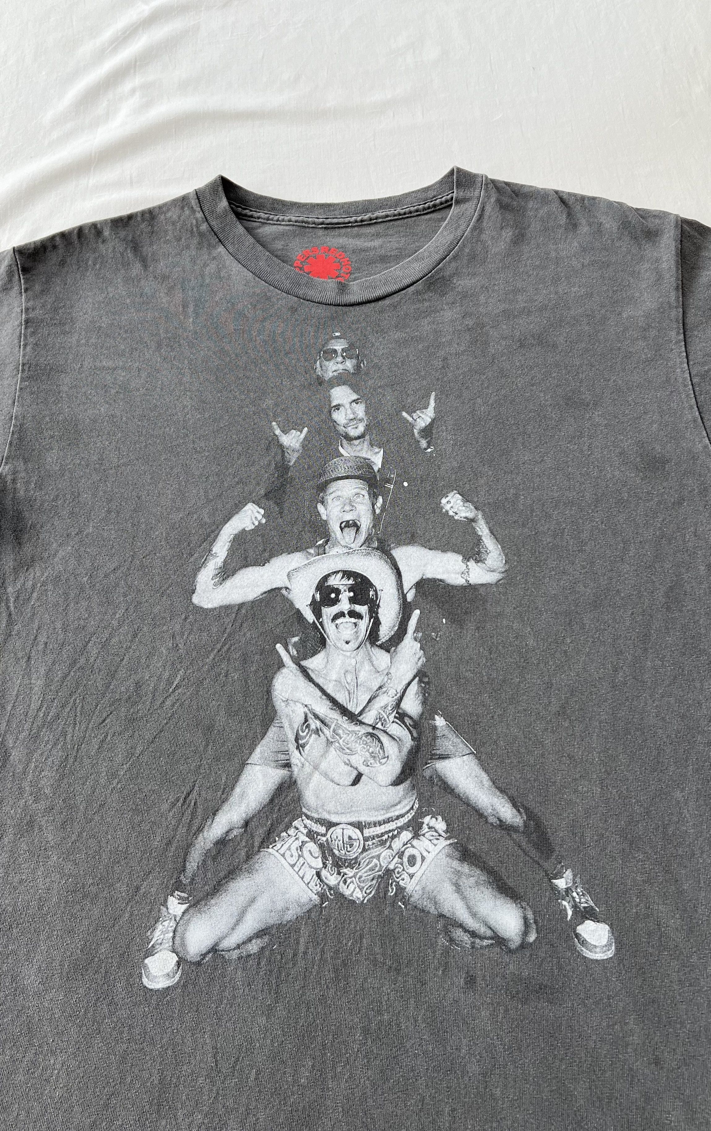 Band Tees Red Hot Chili Peppers Unlimited Love World Tour 2023 T-shirt Size US M / EU 48-50 / 2 - 6 Thumbnail