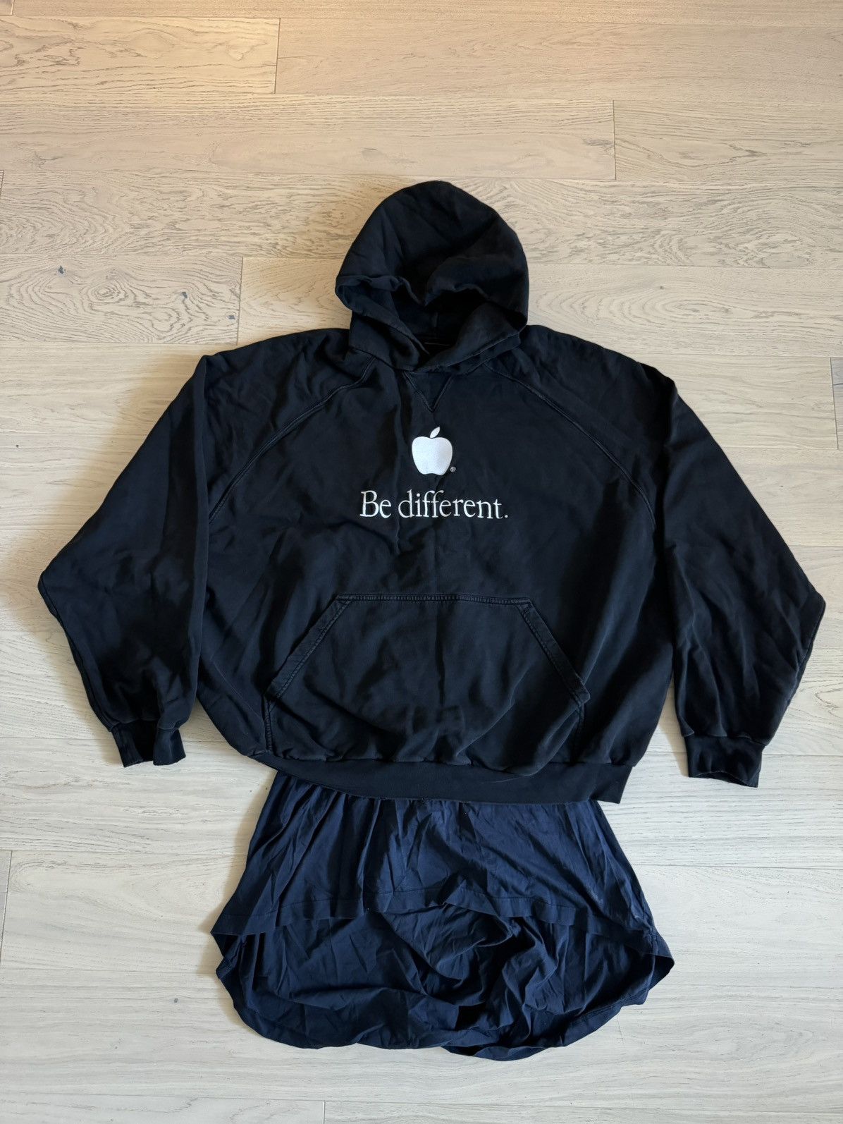 Balenciaga Balenciaga 'Be Different' Apple Layered Hoodie Black Size US XL / EU 56 / 4 - 3 Thumbnail