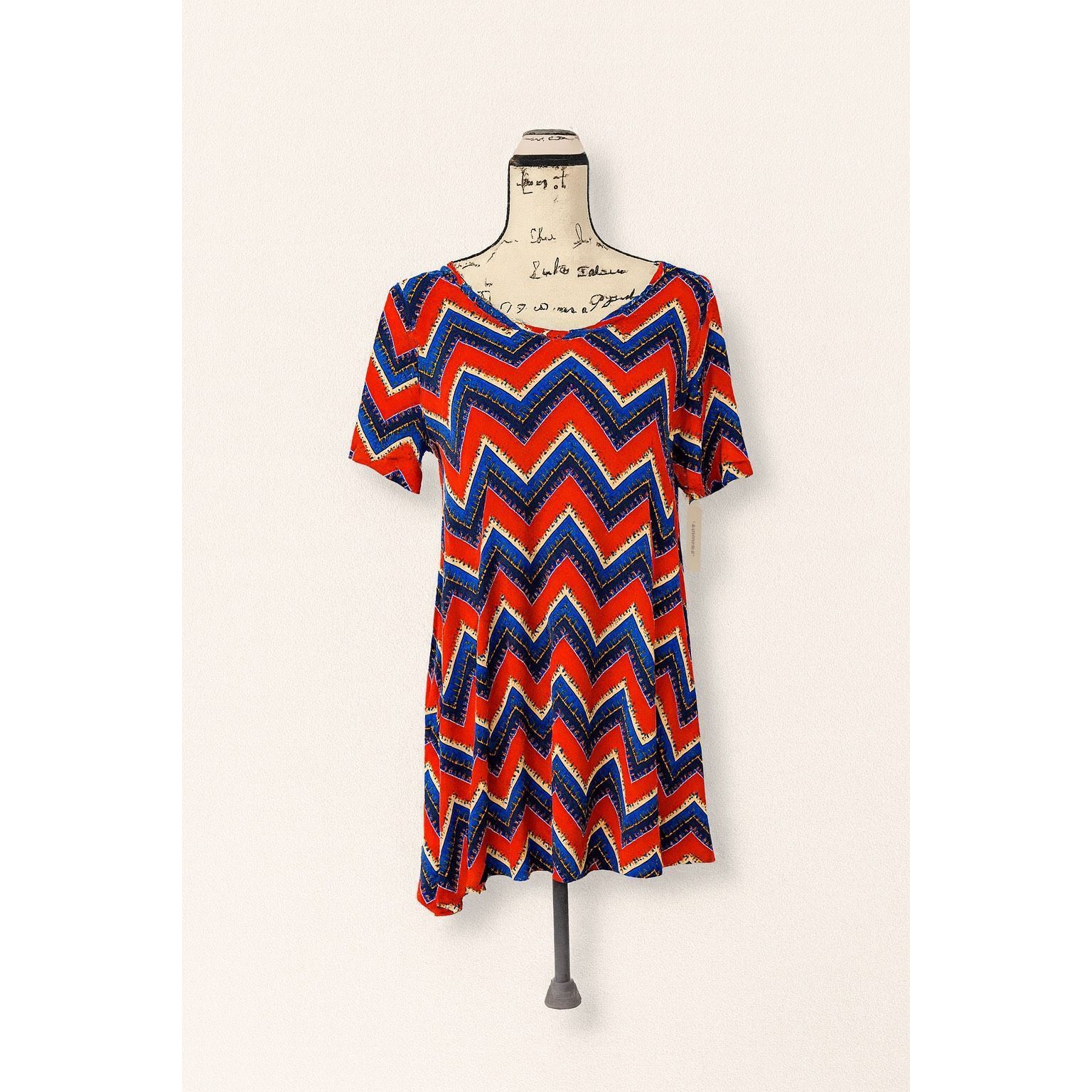 Other LuLaRoe Perfect T Women’s Chevron Print Top | XXS | Red Whit Size XXS / US 00 / IT 34 - 1 Thumbnail