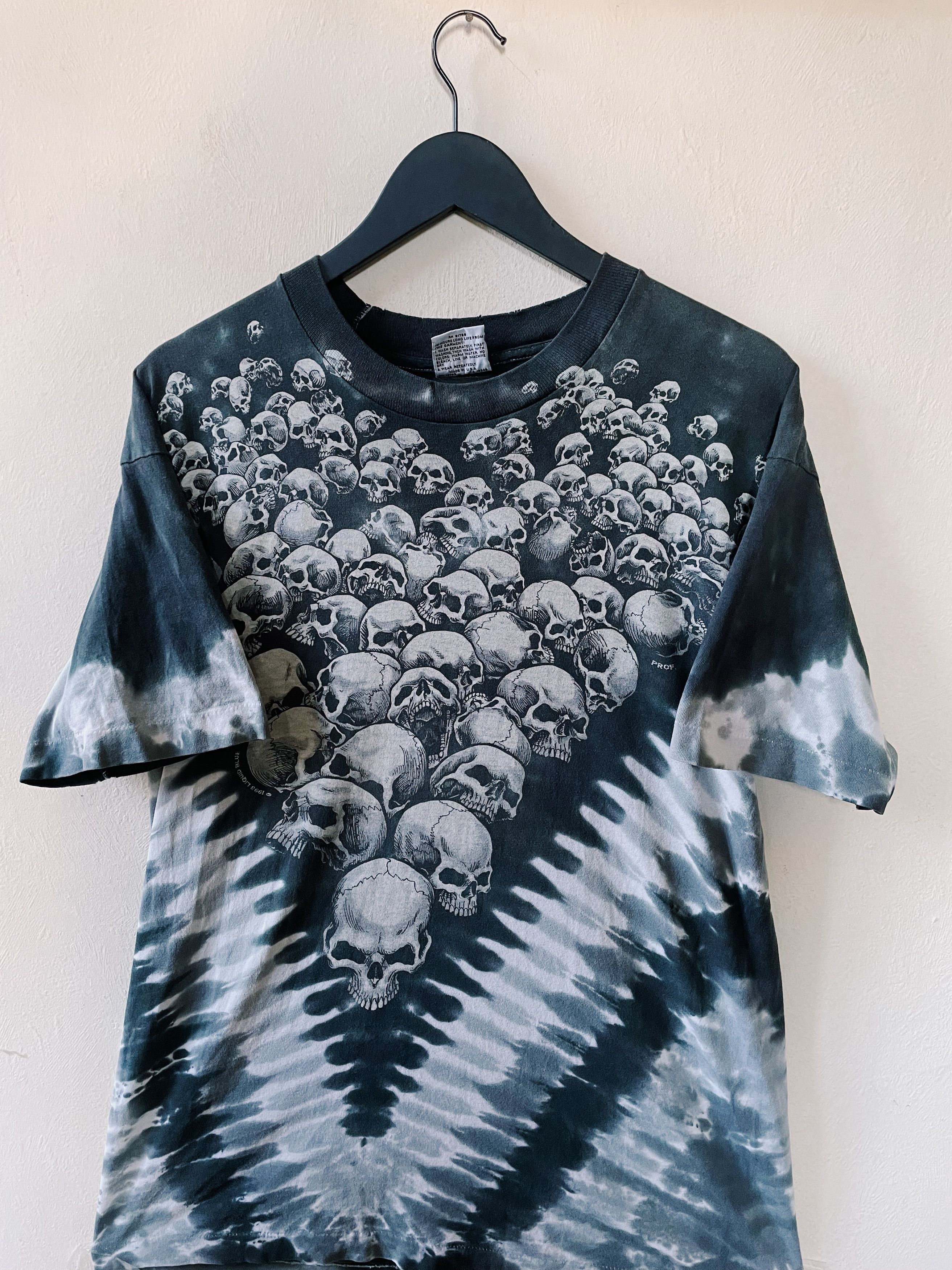 Liquid Blue Vintage 1998 Liquid Blue Skull Pile Tie Dye T-shirt Size US L / EU 52-54 / 3 - 1 Thumbnail